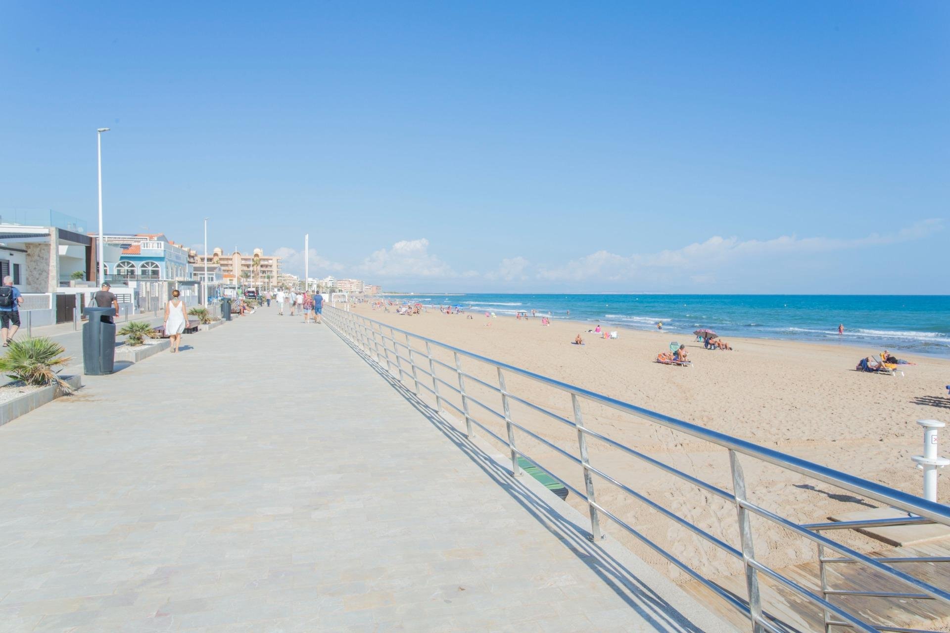 Revânzare - Casă înșiruită -
Torrevieja - La Siesta