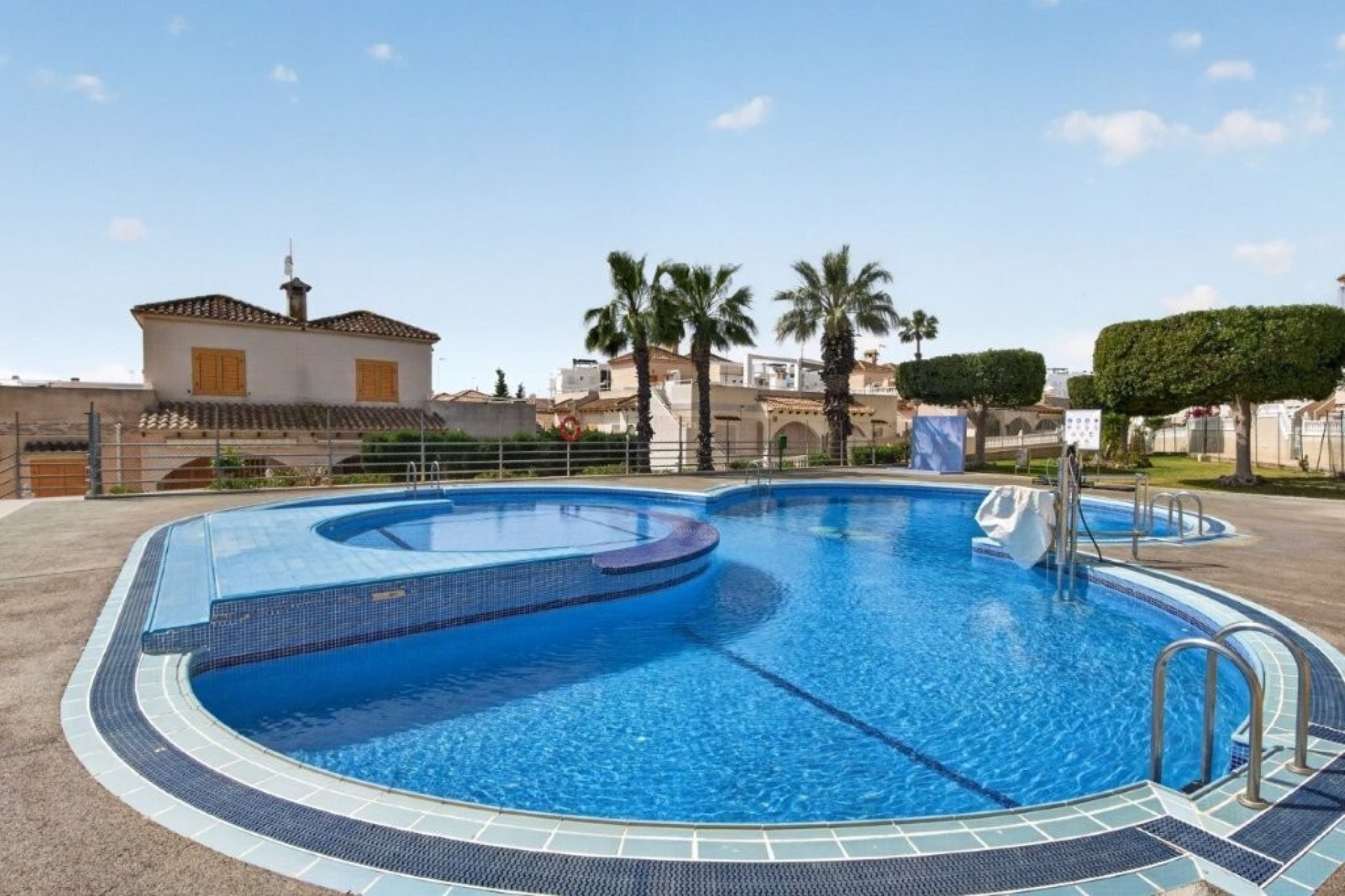 Revânzare - Casă înșiruită -
Torrevieja - Los Altos