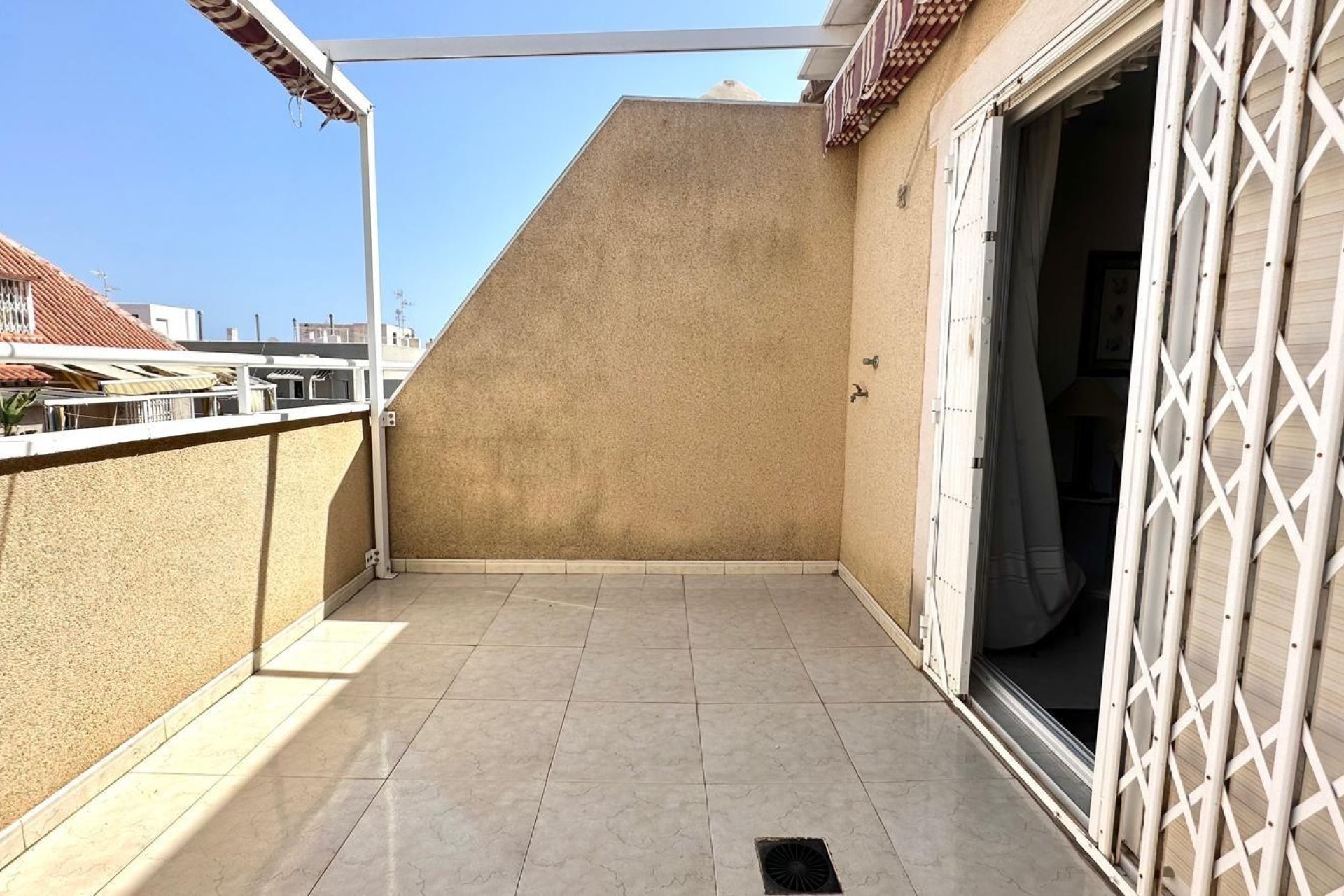 Revânzare - Mansardă -
Torrevieja - Centro