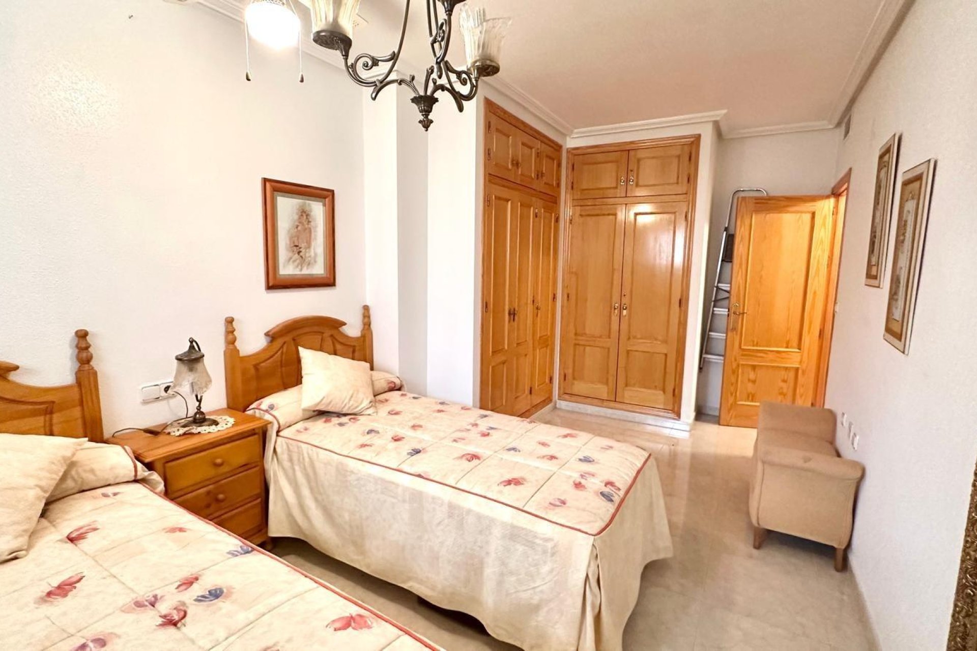 Revânzare - Mansardă -
Torrevieja - Centro