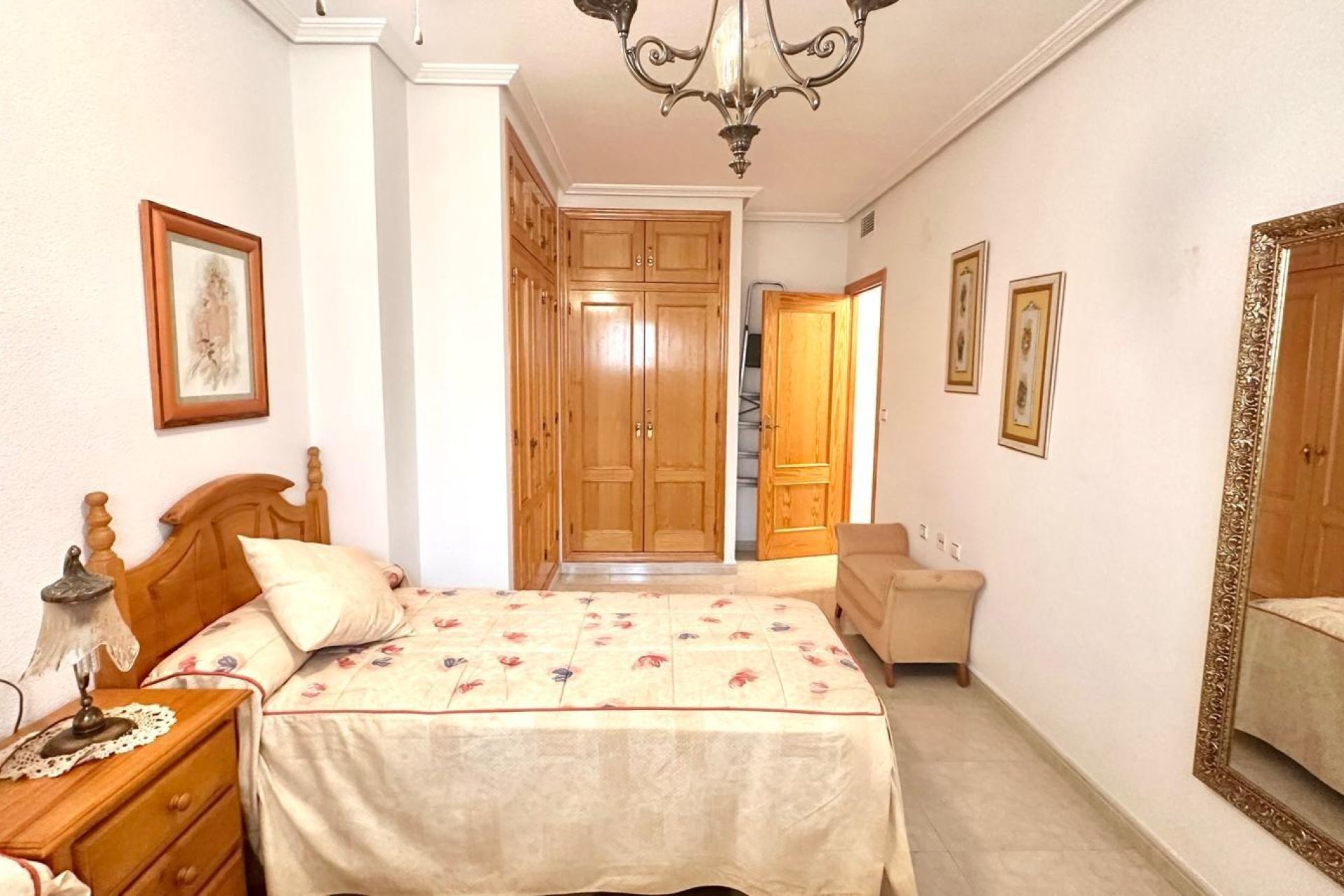 Revânzare - Mansardă -
Torrevieja - Centro