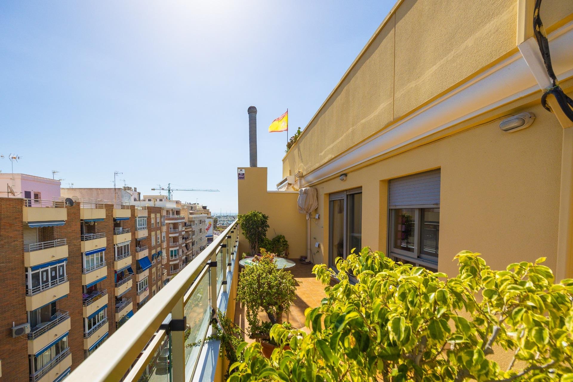 Revânzare - Mansardă -
Torrevieja - Centro
