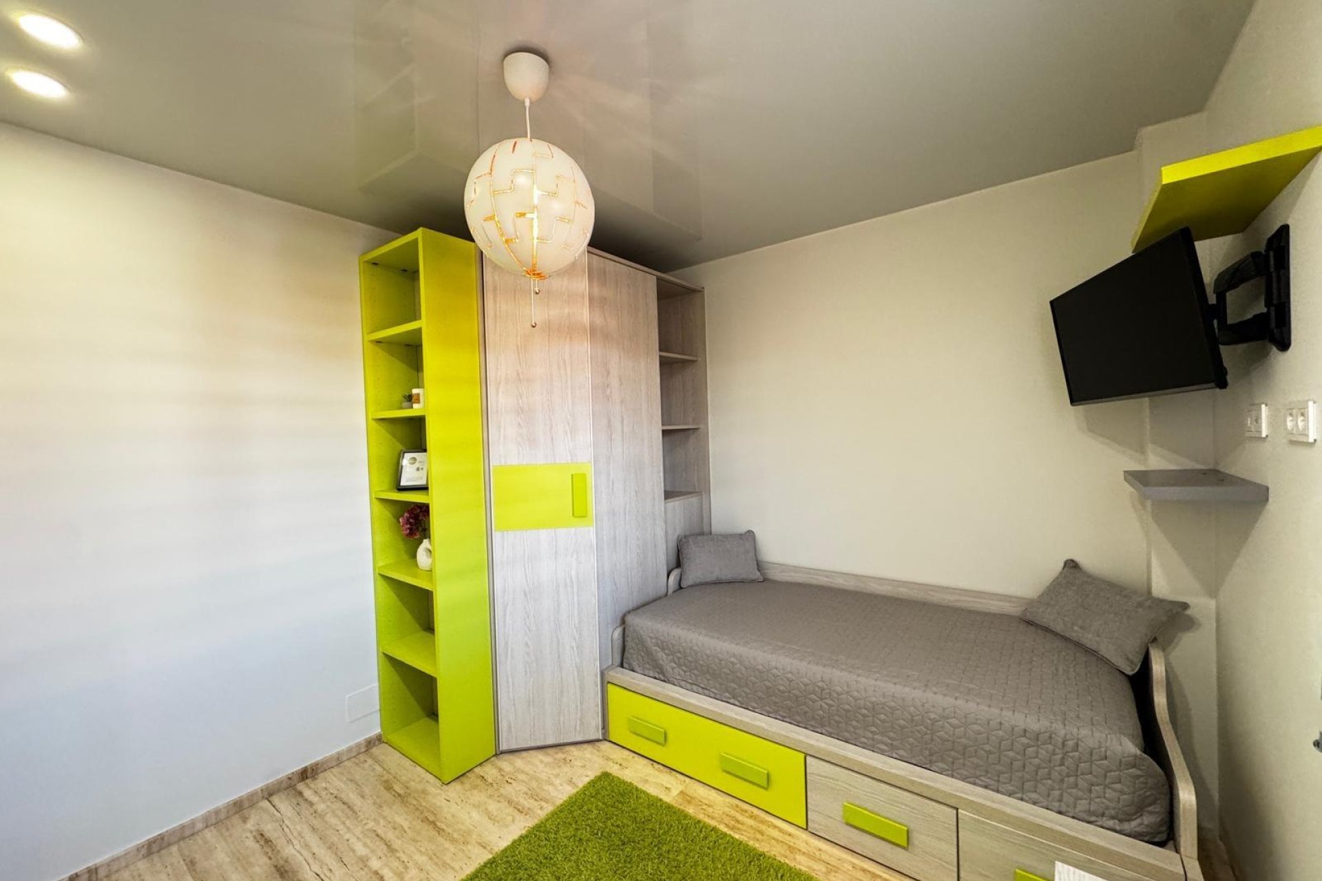 Revânzare - Mansardă -
Torrevieja - Estacion De Autobuses