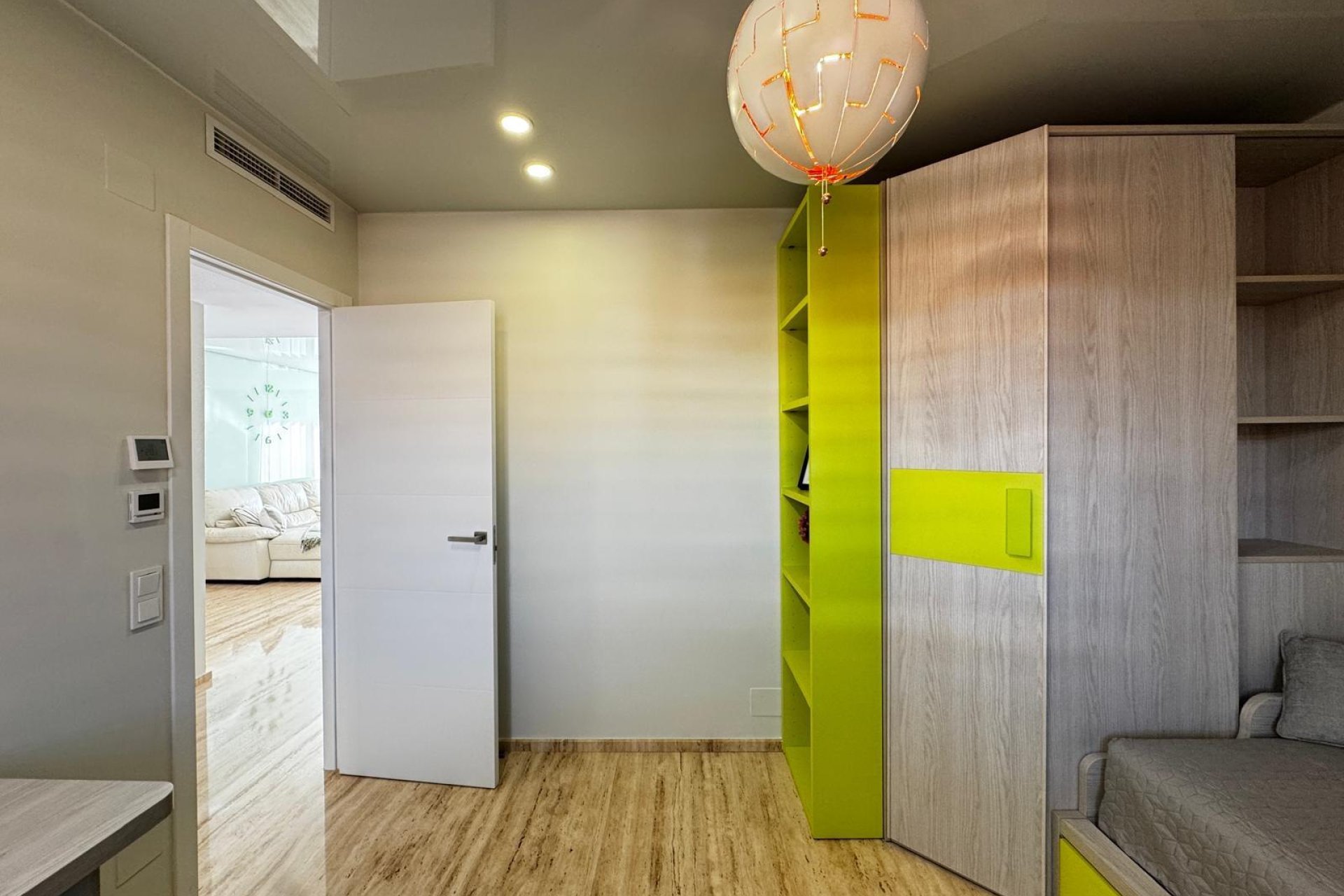 Revânzare - Mansardă -
Torrevieja - Estacion De Autobuses