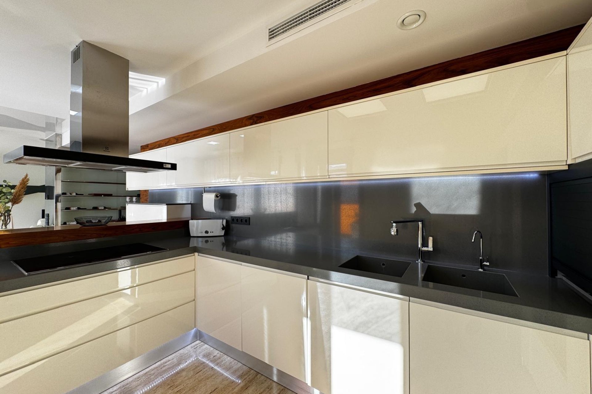 Revânzare - Mansardă -
Torrevieja - Estacion De Autobuses