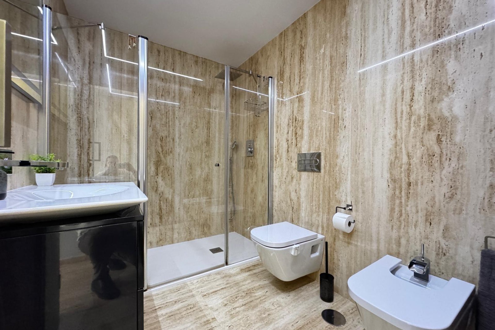 Revânzare - Mansardă -
Torrevieja - Estacion De Autobuses