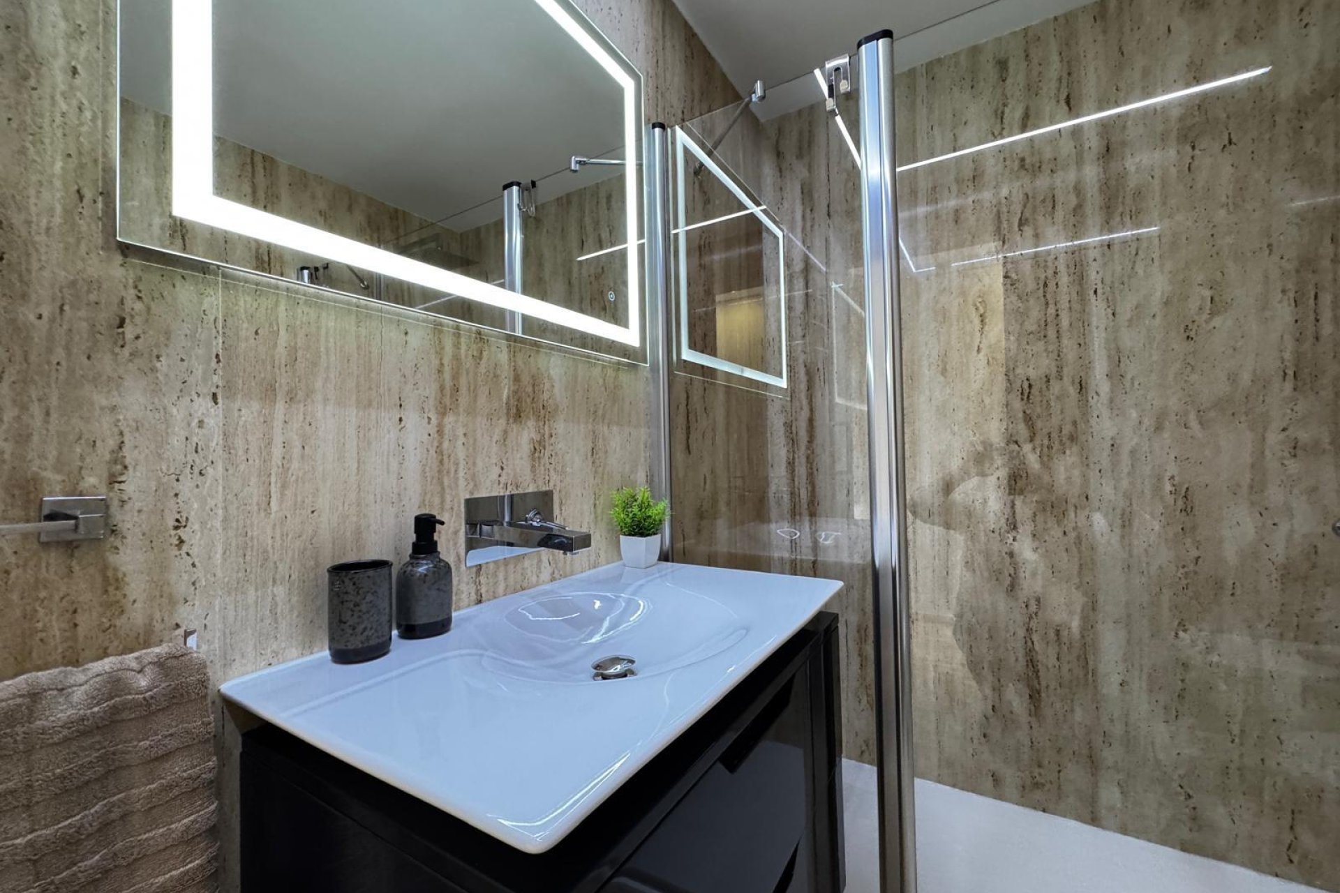 Revânzare - Mansardă -
Torrevieja - Estacion De Autobuses