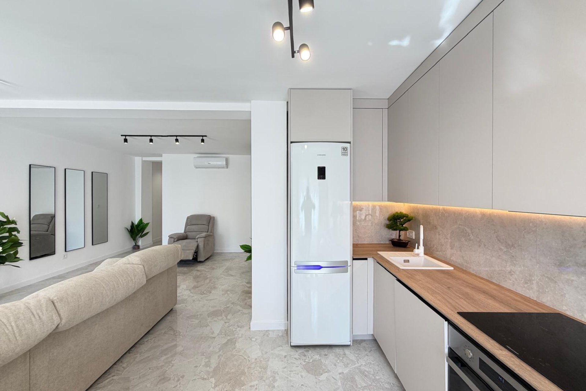 Revânzare - Mansardă -
Torrevieja - Estacion De Autobuses