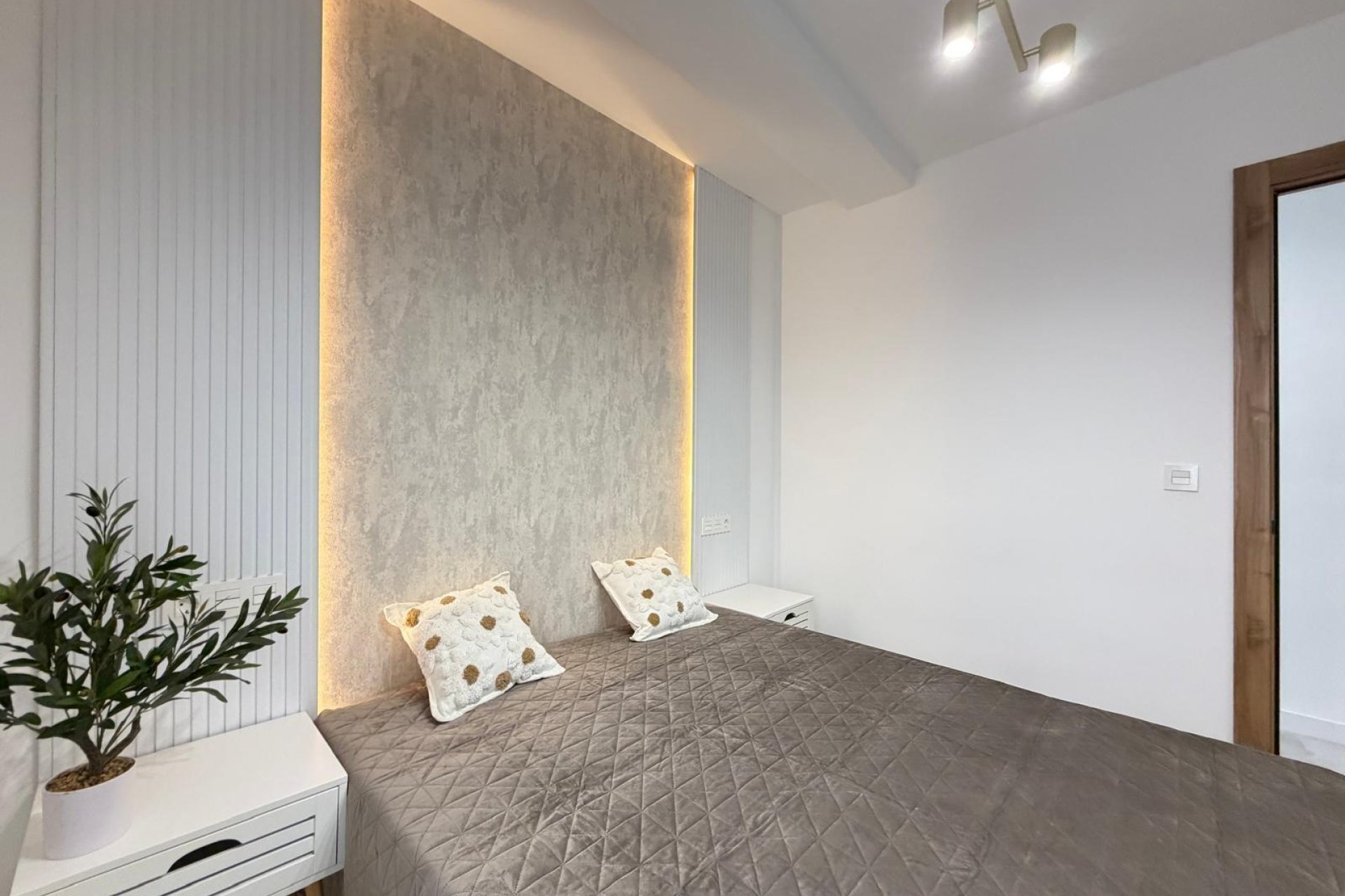 Revânzare - Mansardă -
Torrevieja - Estacion De Autobuses