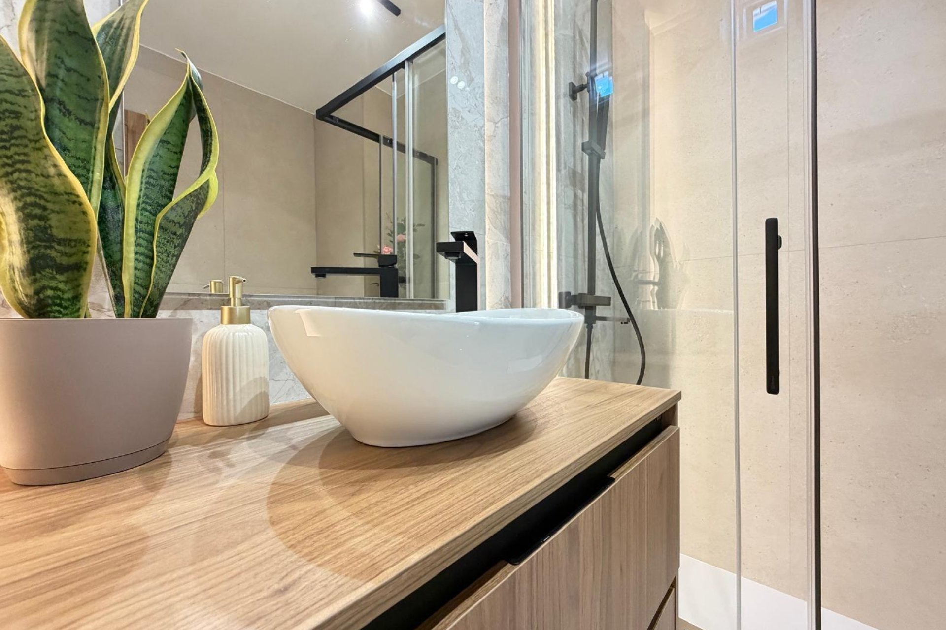 Revânzare - Mansardă -
Torrevieja - Estacion De Autobuses