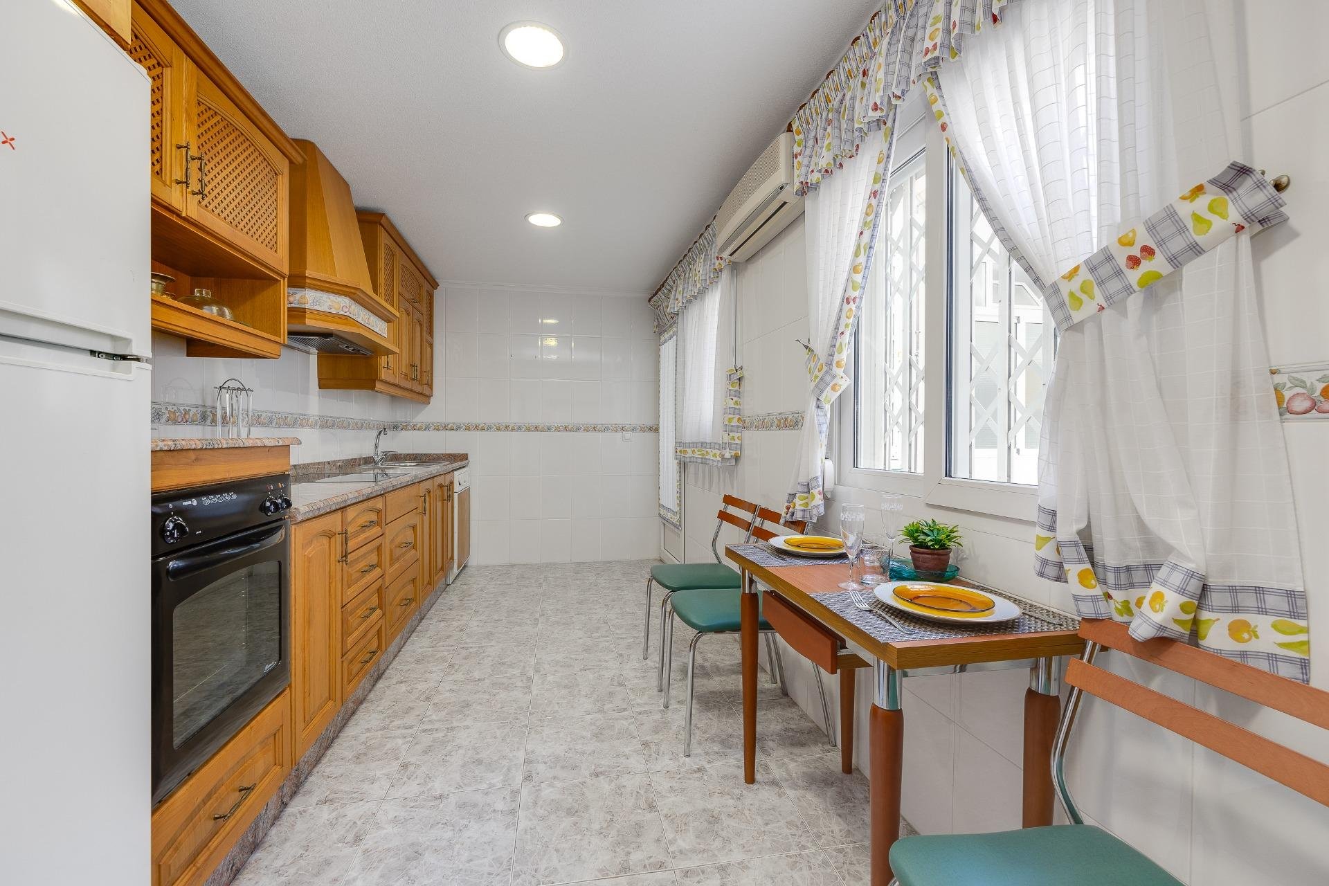 Revânzare - Mansardă -
Torrevieja - Paseo Maritimo