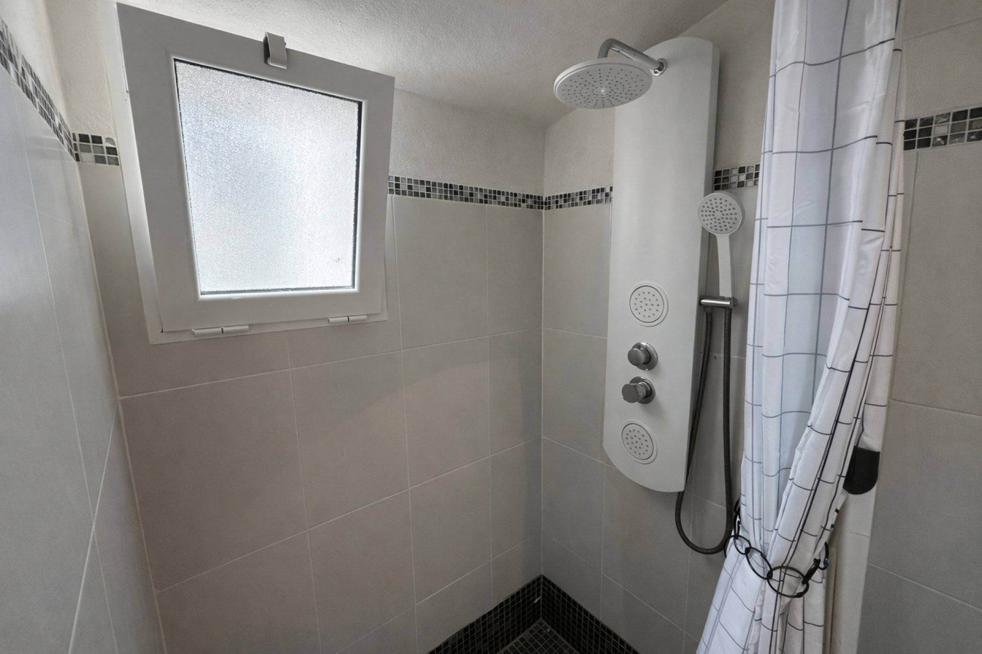 Revânzare - Vilă -
Castalla - Costa Blanca