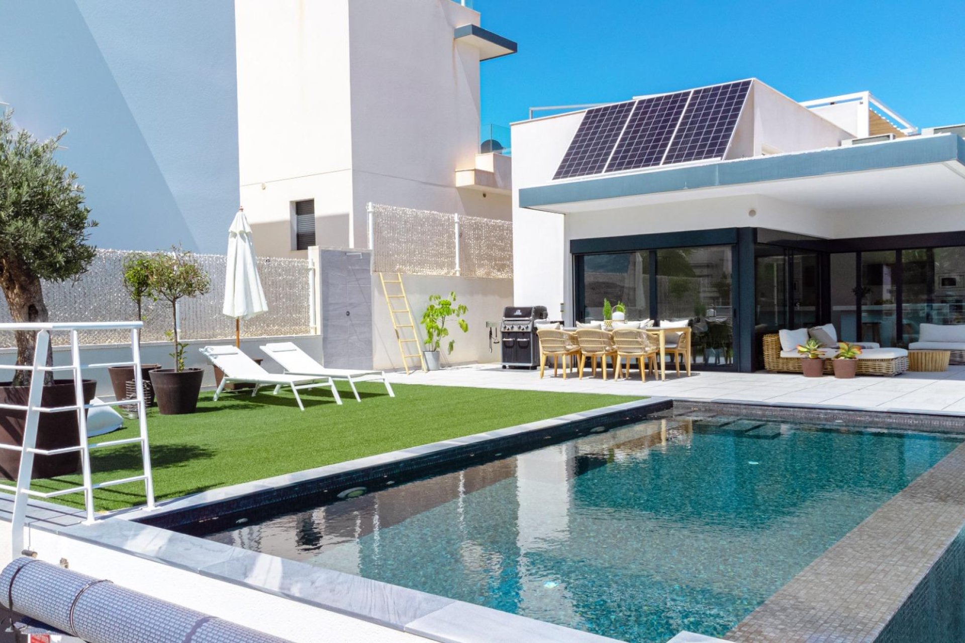 Revânzare - Vilă -
San Miguel de Salinas - Bellavista