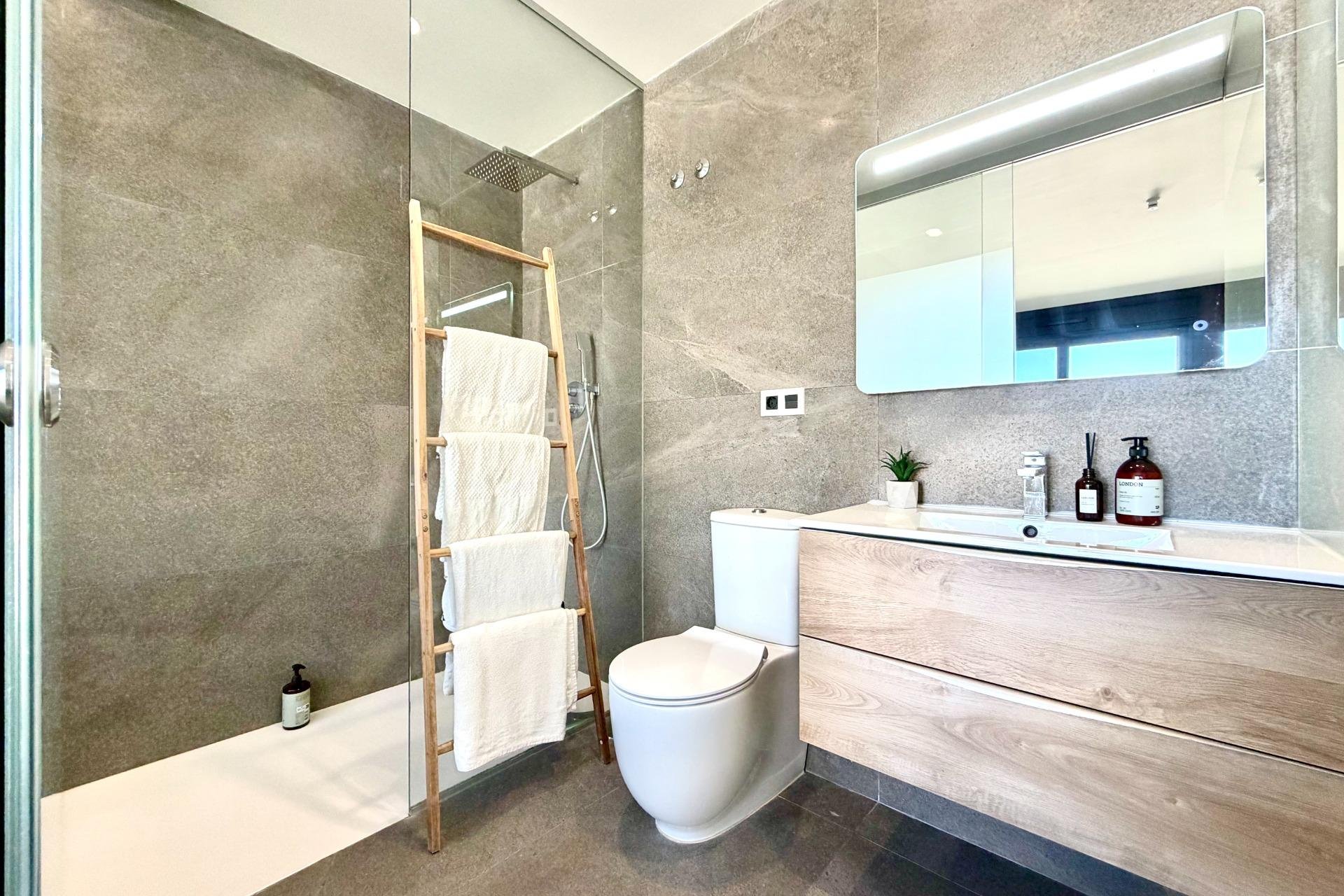 Revânzare - Vilă -
San Miguel de Salinas - Bellavista