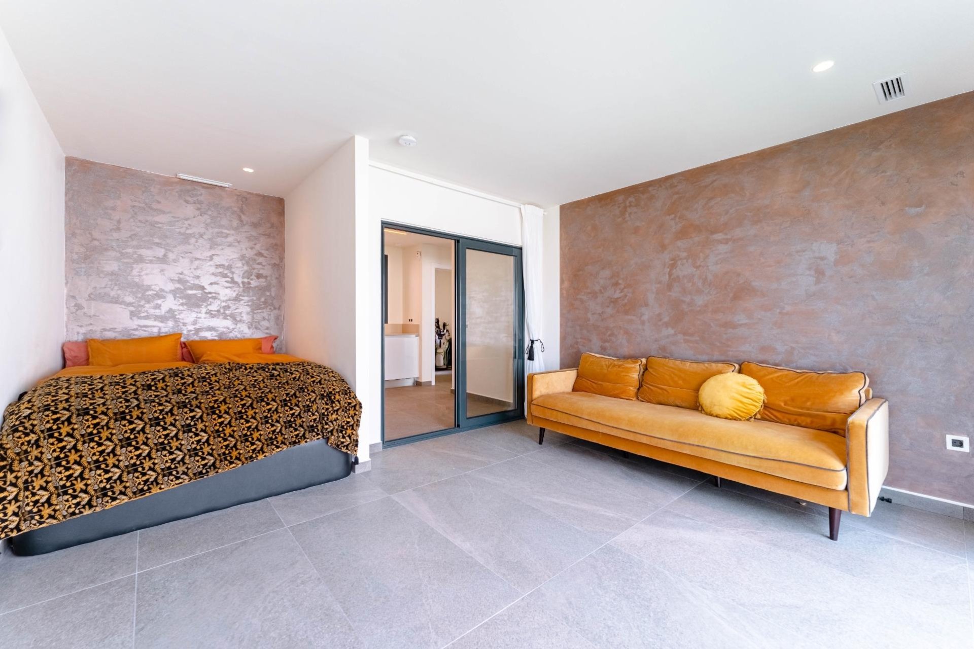 Revânzare - Vilă -
San Miguel de Salinas - Bellavista