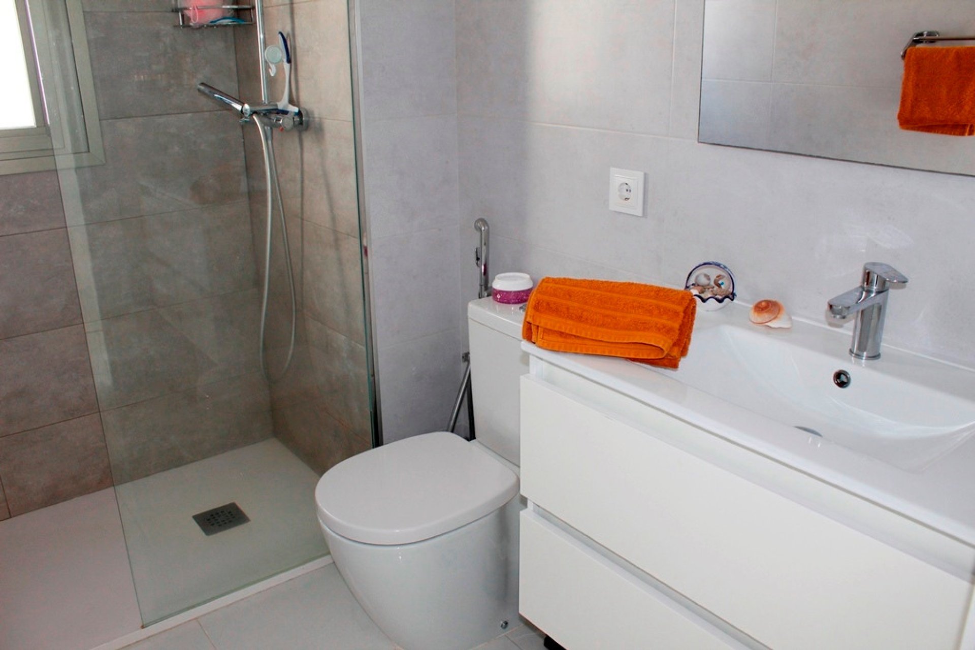 Revânzare - Vilă -
San Miguel de Salinas - Inland