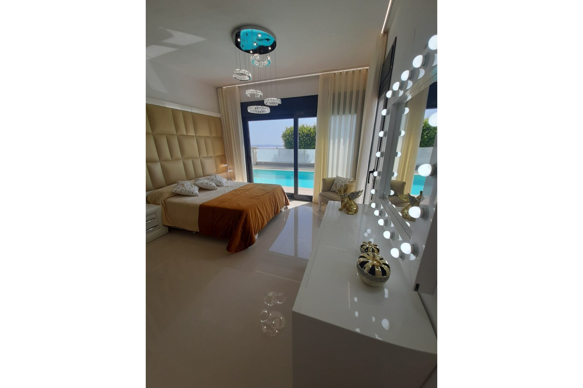 Revânzare - Vilă -
San Miguel de Salinas - Inland