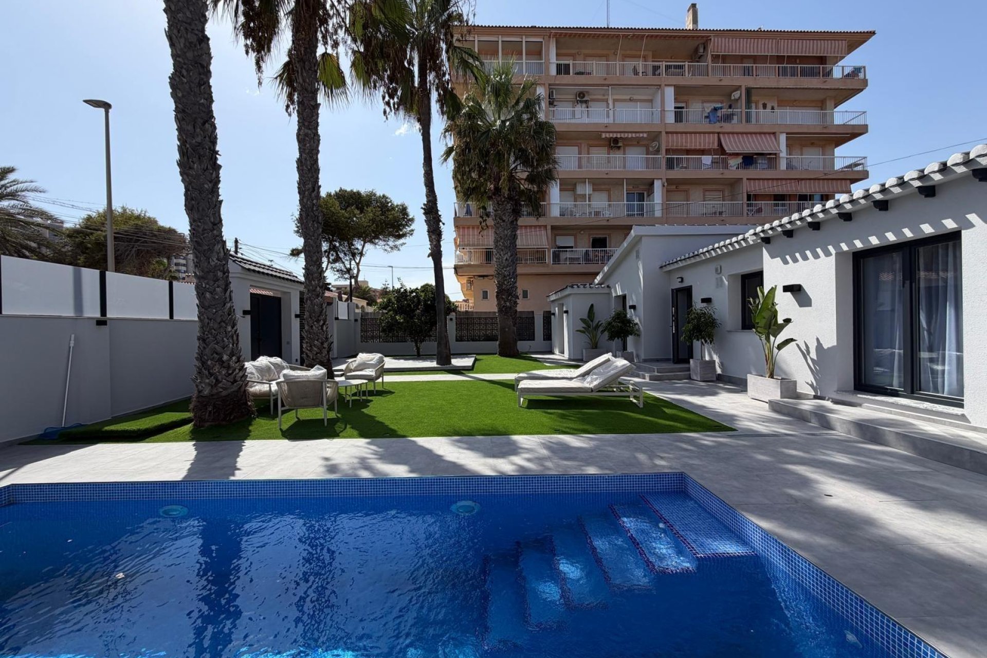 Revânzare - Vilă -
Torrevieja - Punta Prima