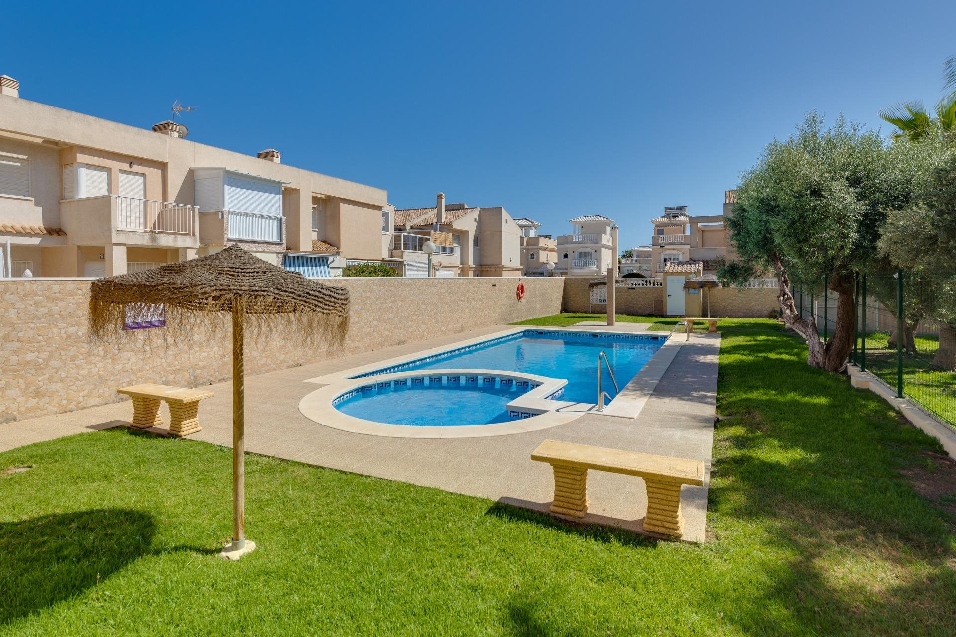 Segunda mano - Adosado -
Torrevieja - Aguas Nuevas