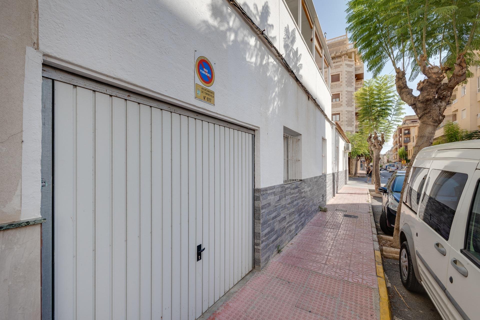 Segunda mano - Adosado -
Torrevieja - Centro