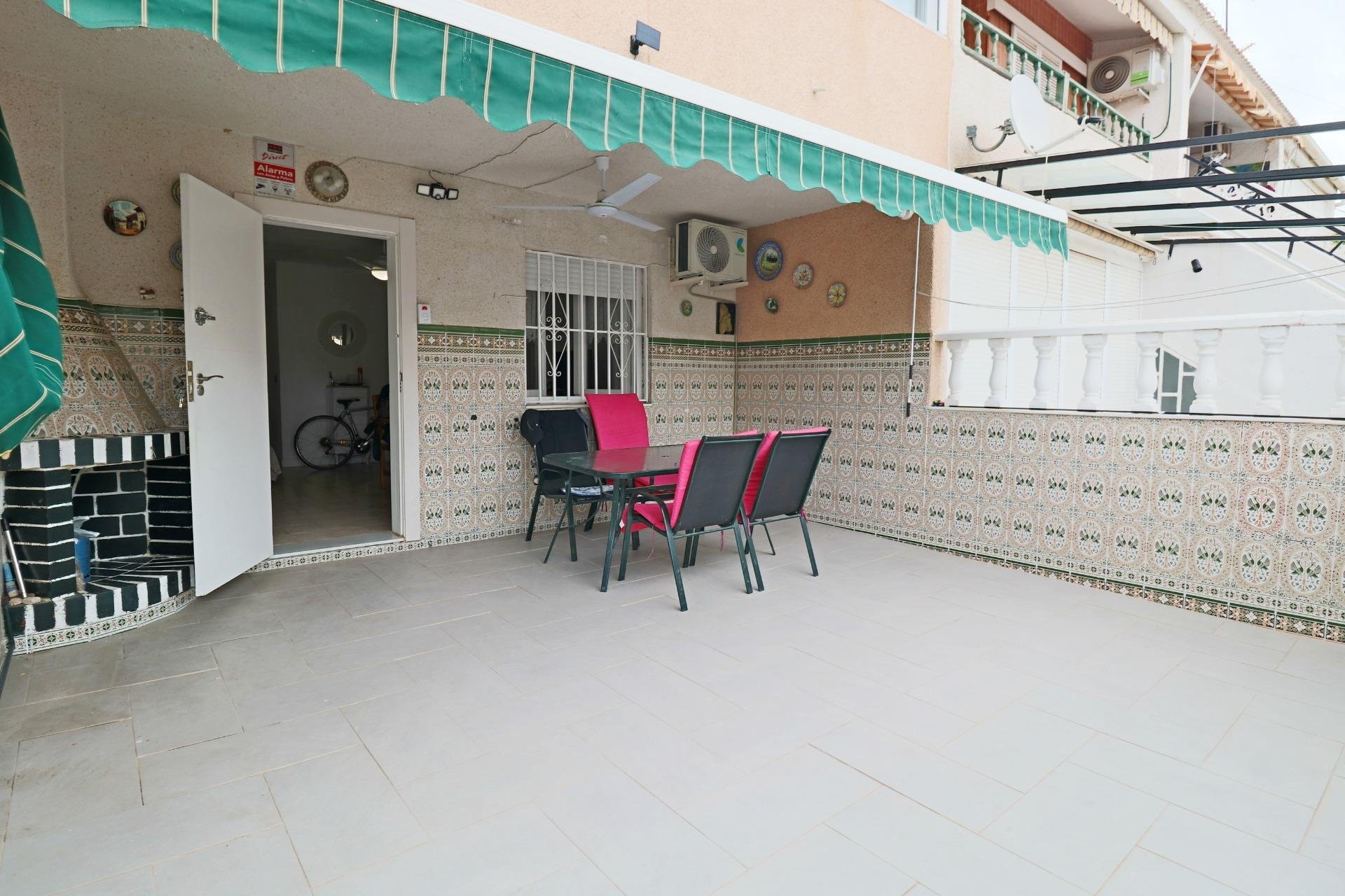 Segunda mano - Adosado -
Torrevieja - Playa De Los Naufragos