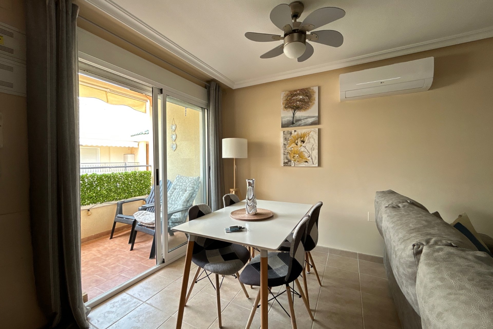 Segunda mano - Apartamento -
Jacarilla - Inland