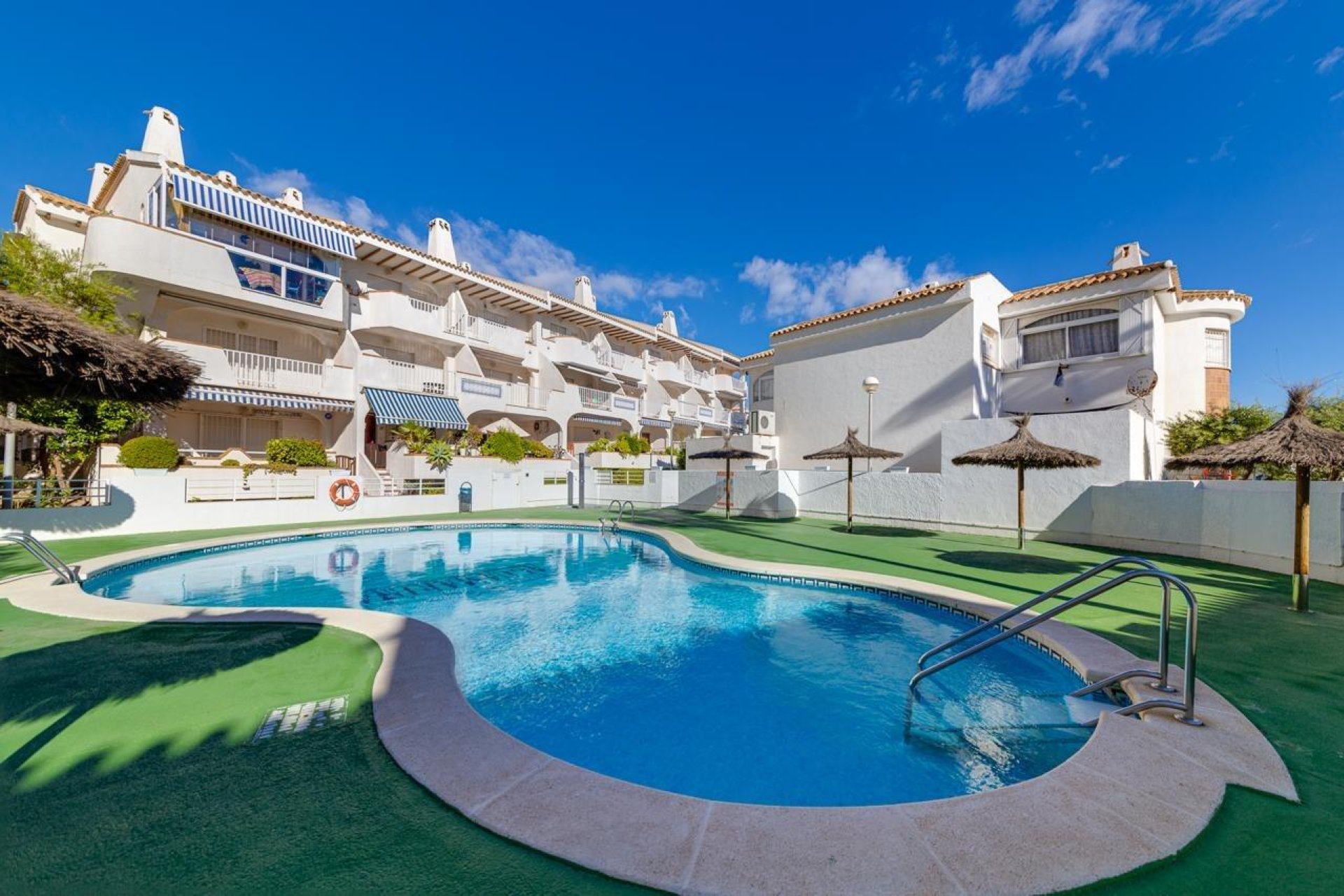 Segunda mano - Apartamento -
Orihuela Costa - Campoamor