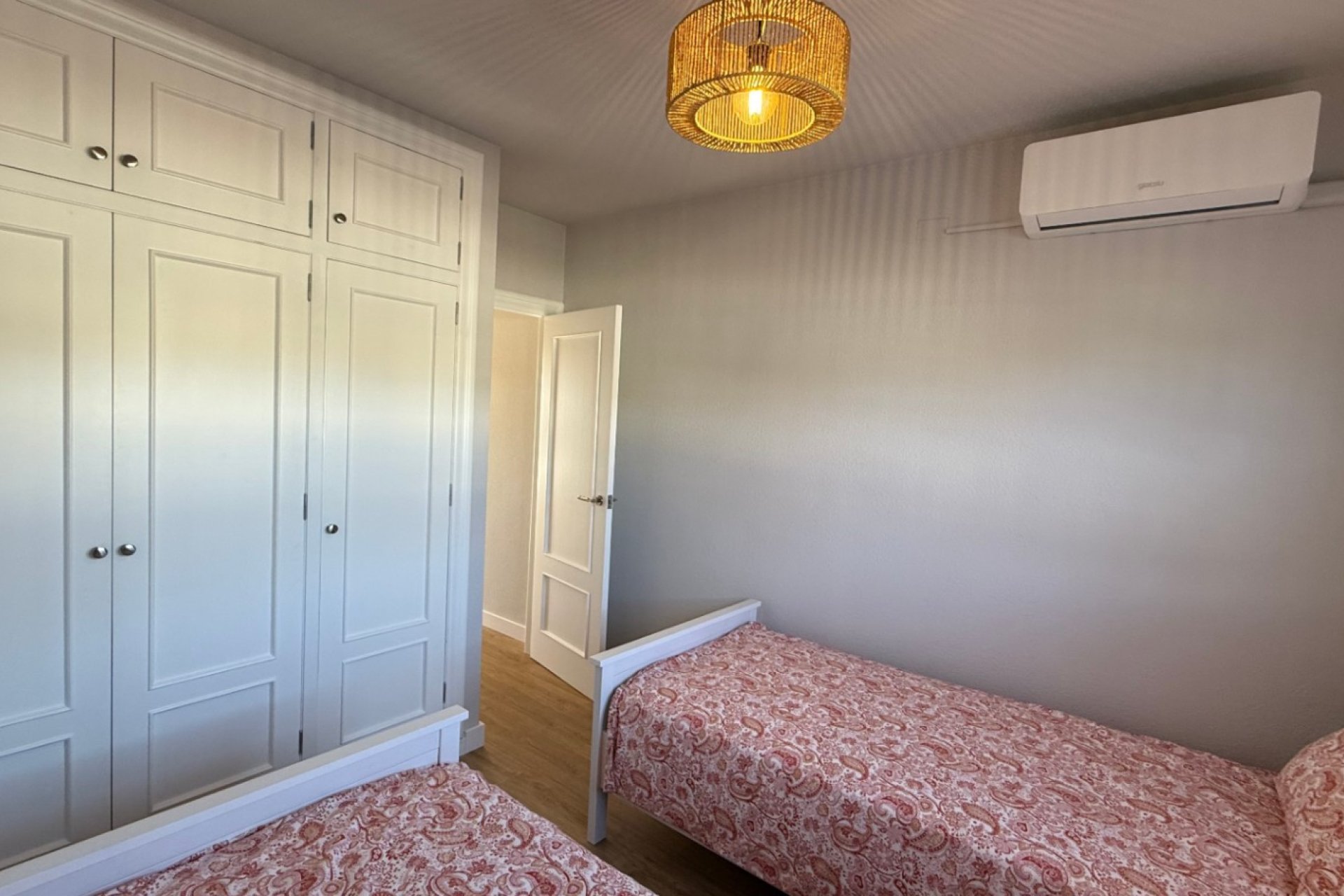 Segunda mano - Apartamento -
Orihuela - Inland