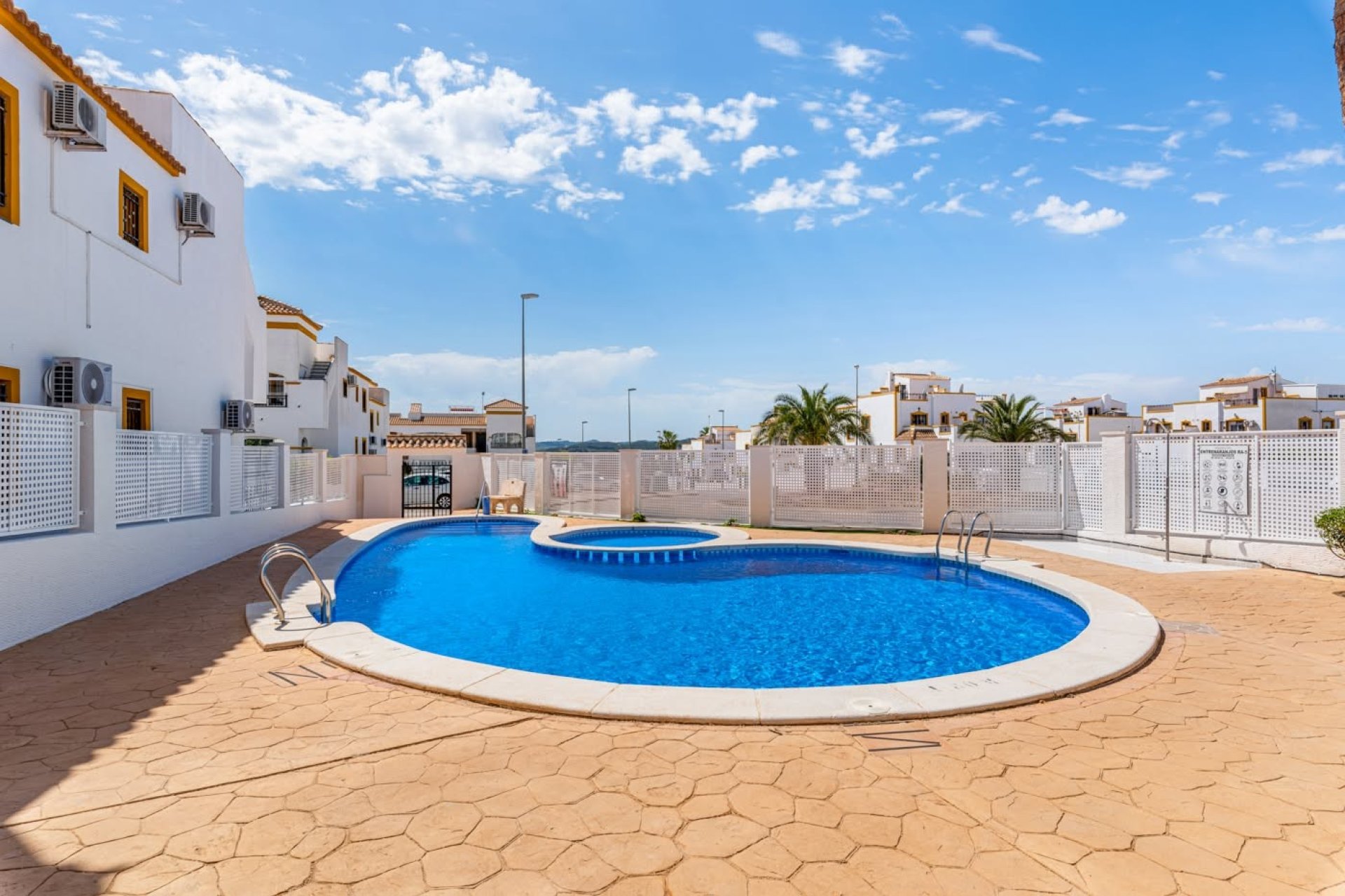 Segunda mano - Apartamento -
Orihuela - Inland