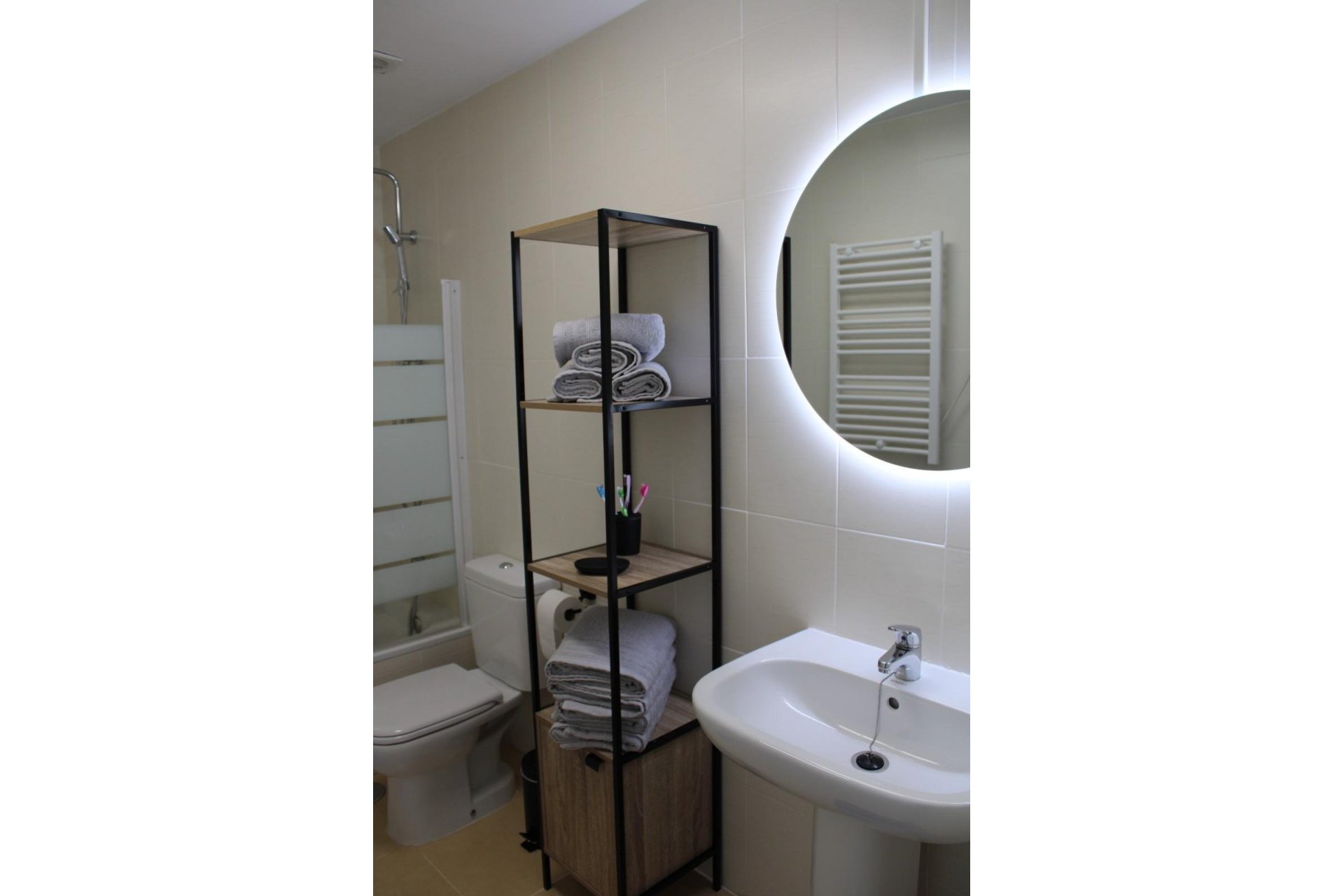 Segunda mano - Apartamento -
Roldan - Inland
