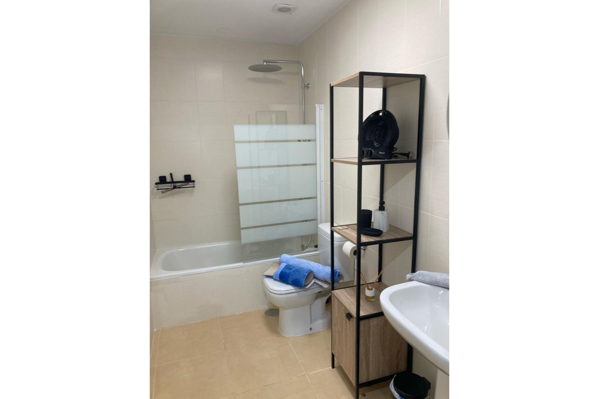 Segunda mano - Apartamento -
Roldan - Inland