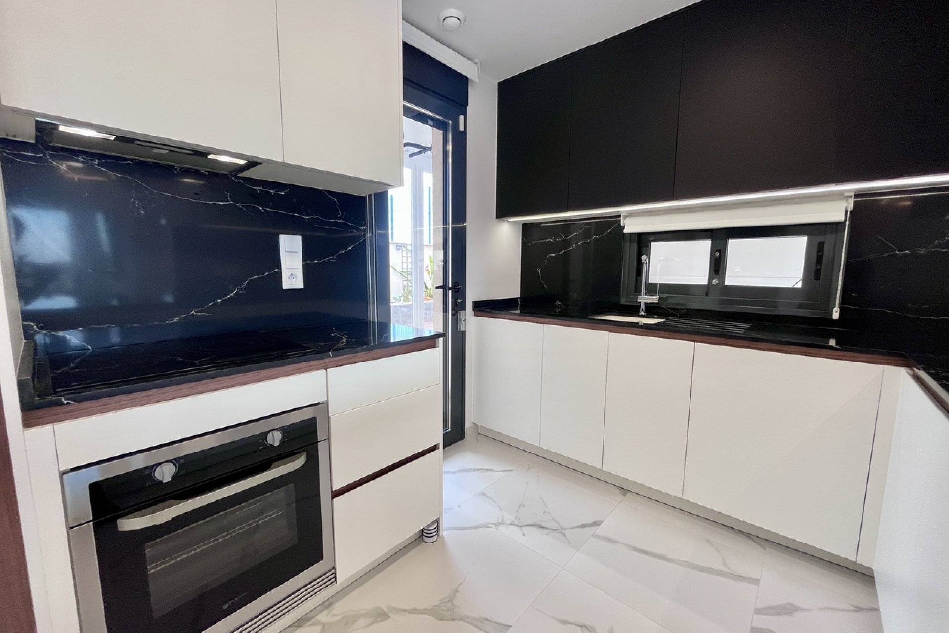 Segunda mano - Apartamento -
San Miguel de Salinas - Inland