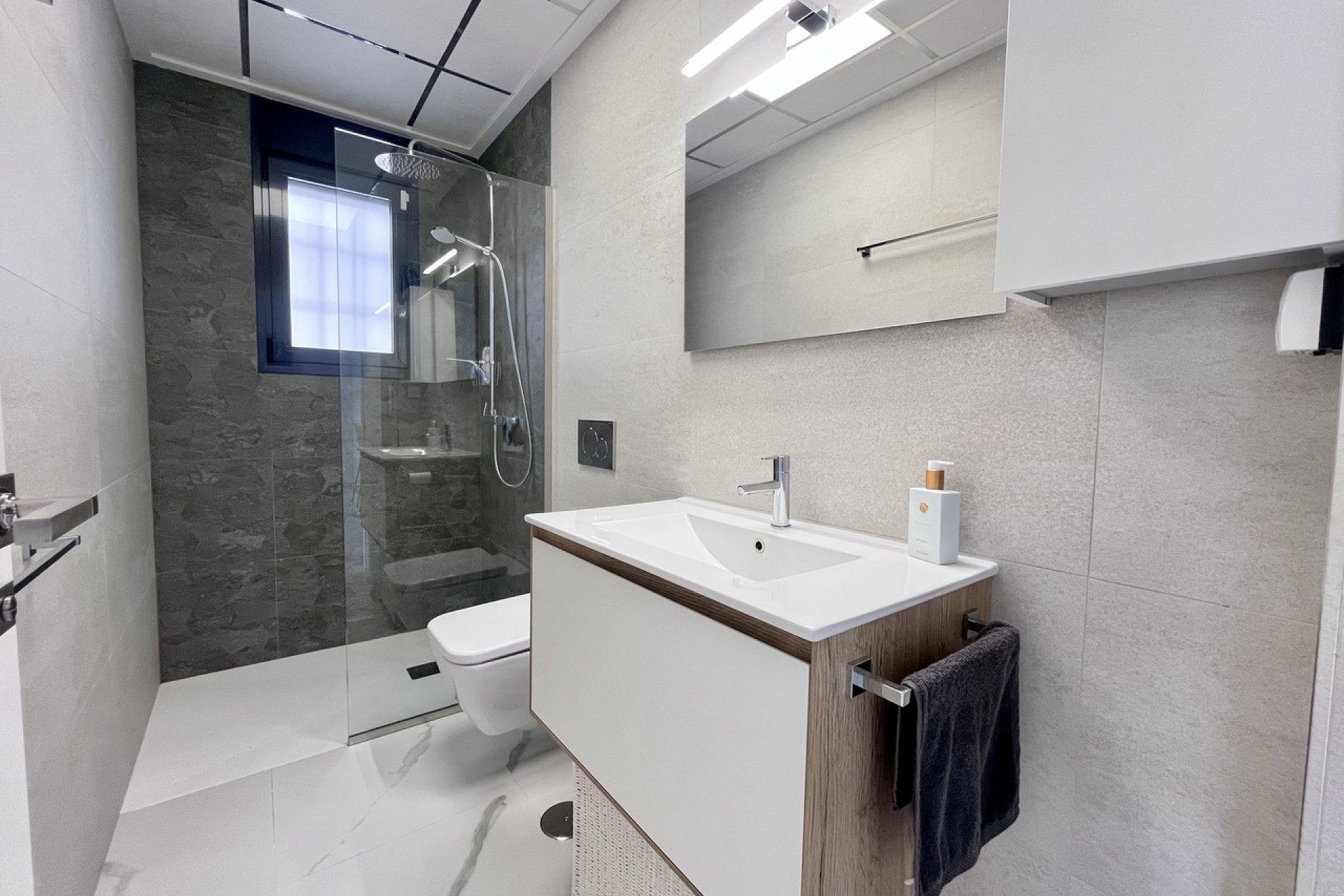 Segunda mano - Apartamento -
San Miguel de Salinas - Inland