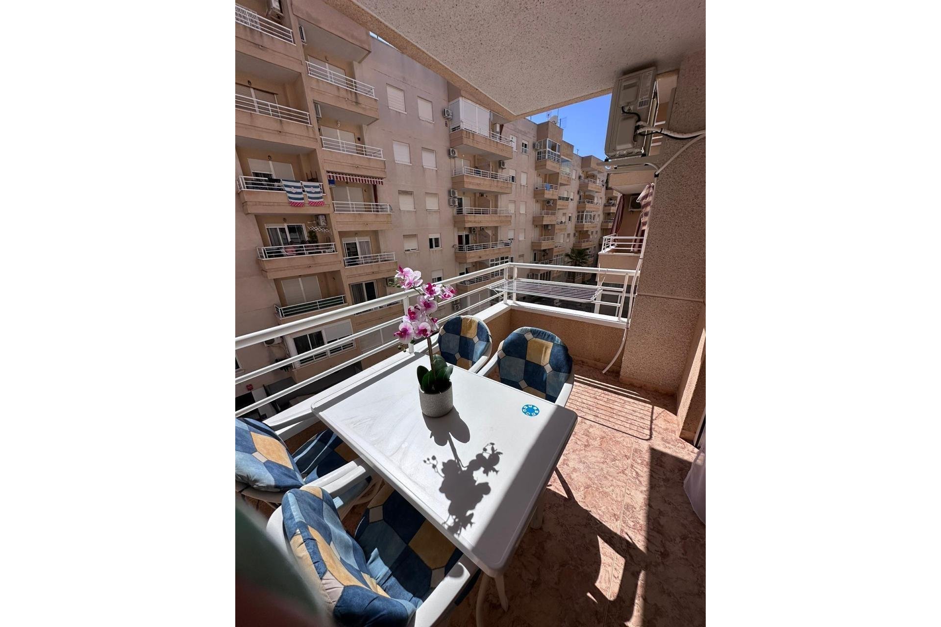 Segunda mano - Apartamento -
Torrevieja - Centro - Muelle Pesquero