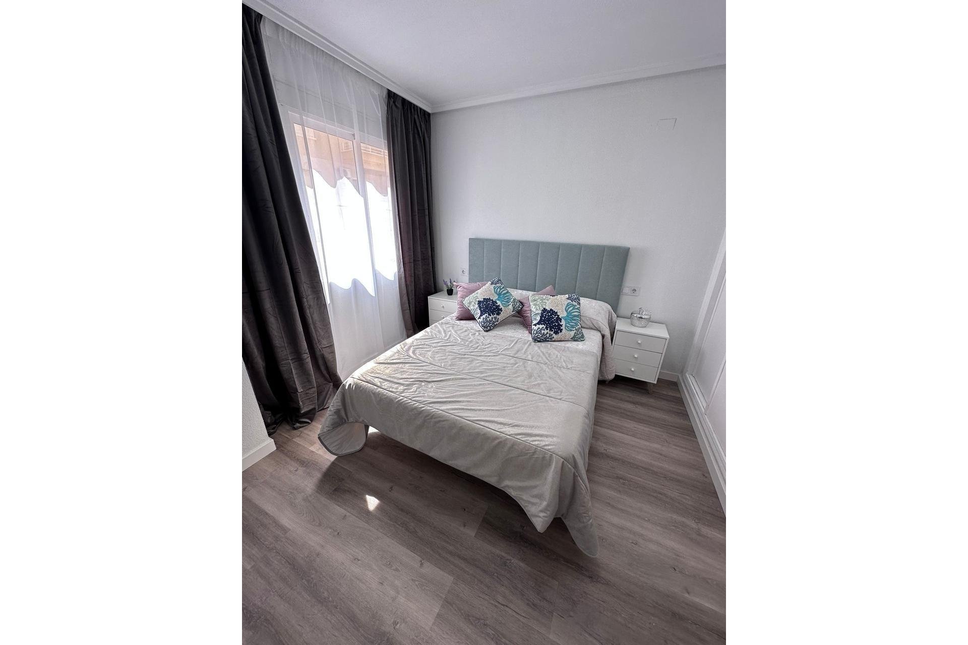 Segunda mano - Apartamento -
Torrevieja - Centro - Muelle Pesquero