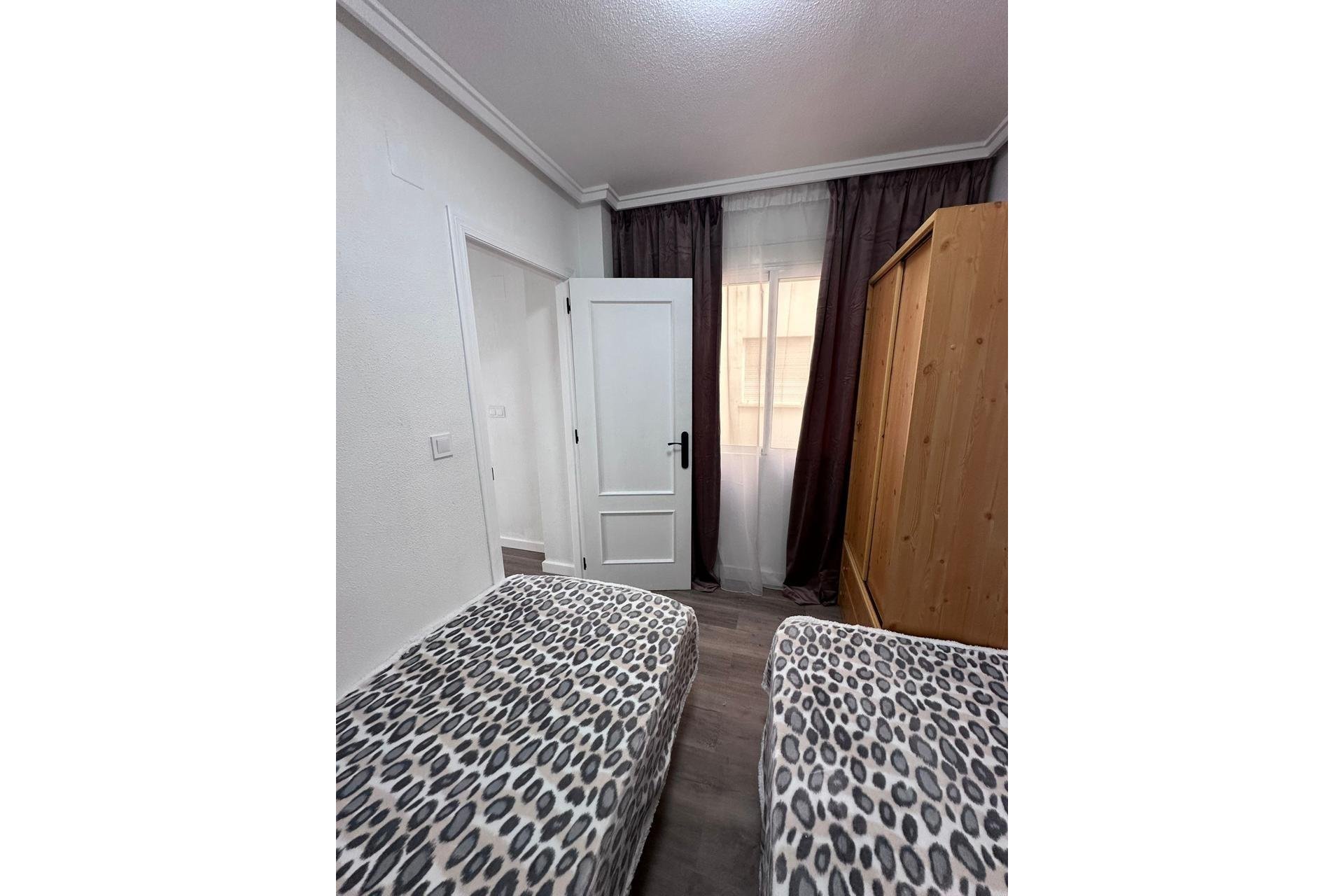 Segunda mano - Apartamento -
Torrevieja - Centro - Muelle Pesquero