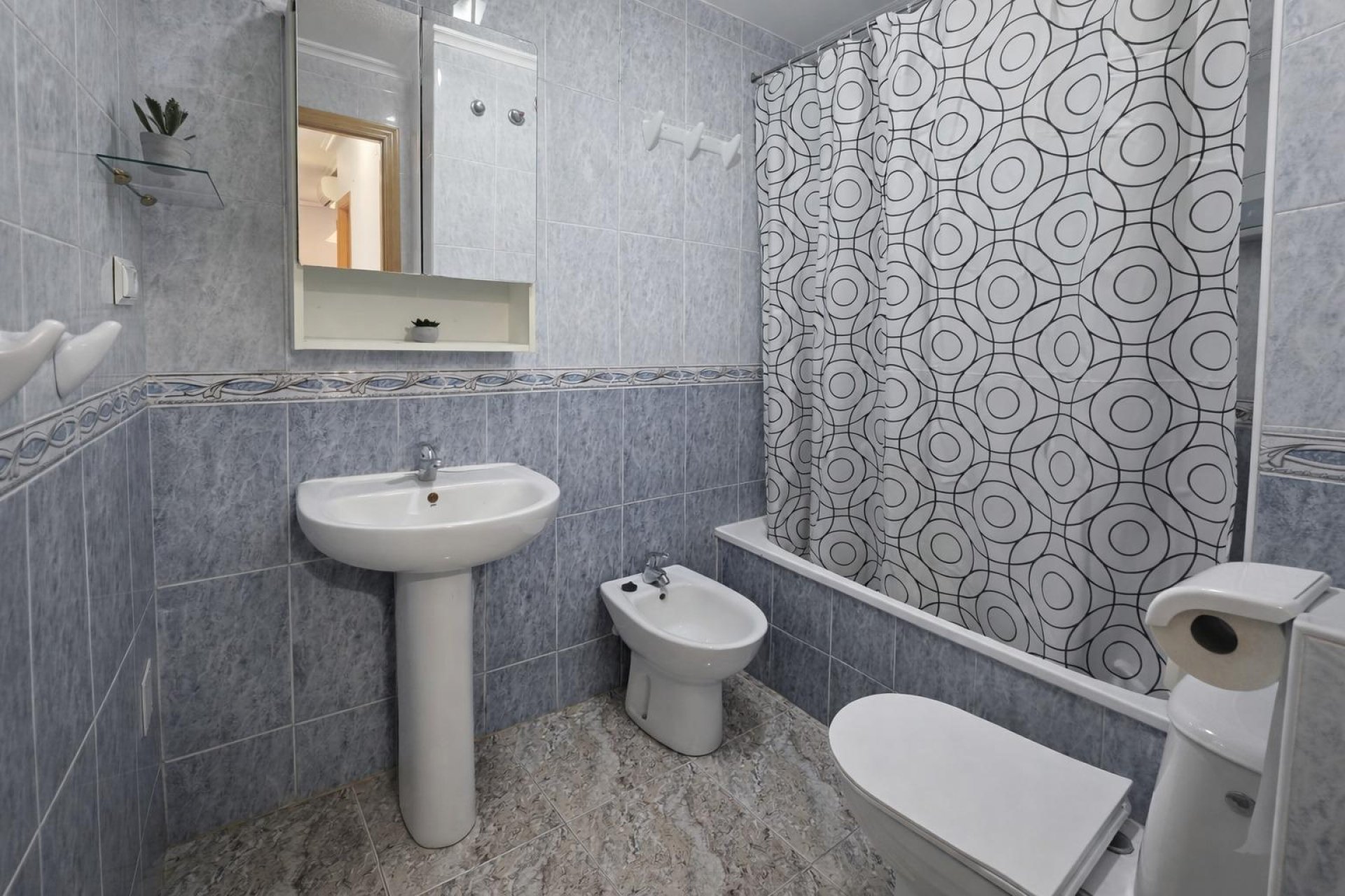 Segunda mano - Apartamento -
Torrevieja - Centro - Muelle Pesquero