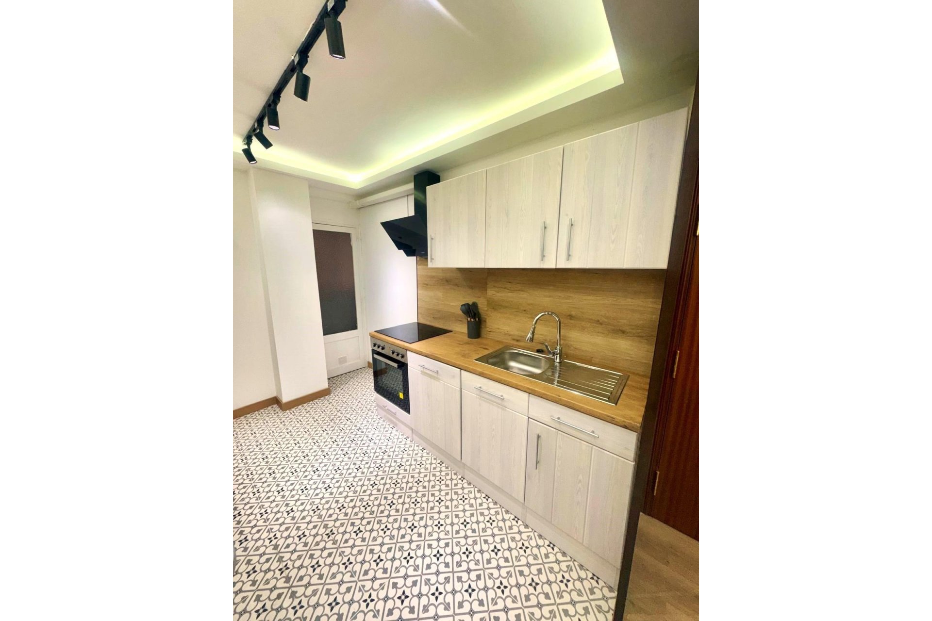 Segunda mano - Apartamento -
Torrevieja - Centro - Muelle Pesquero