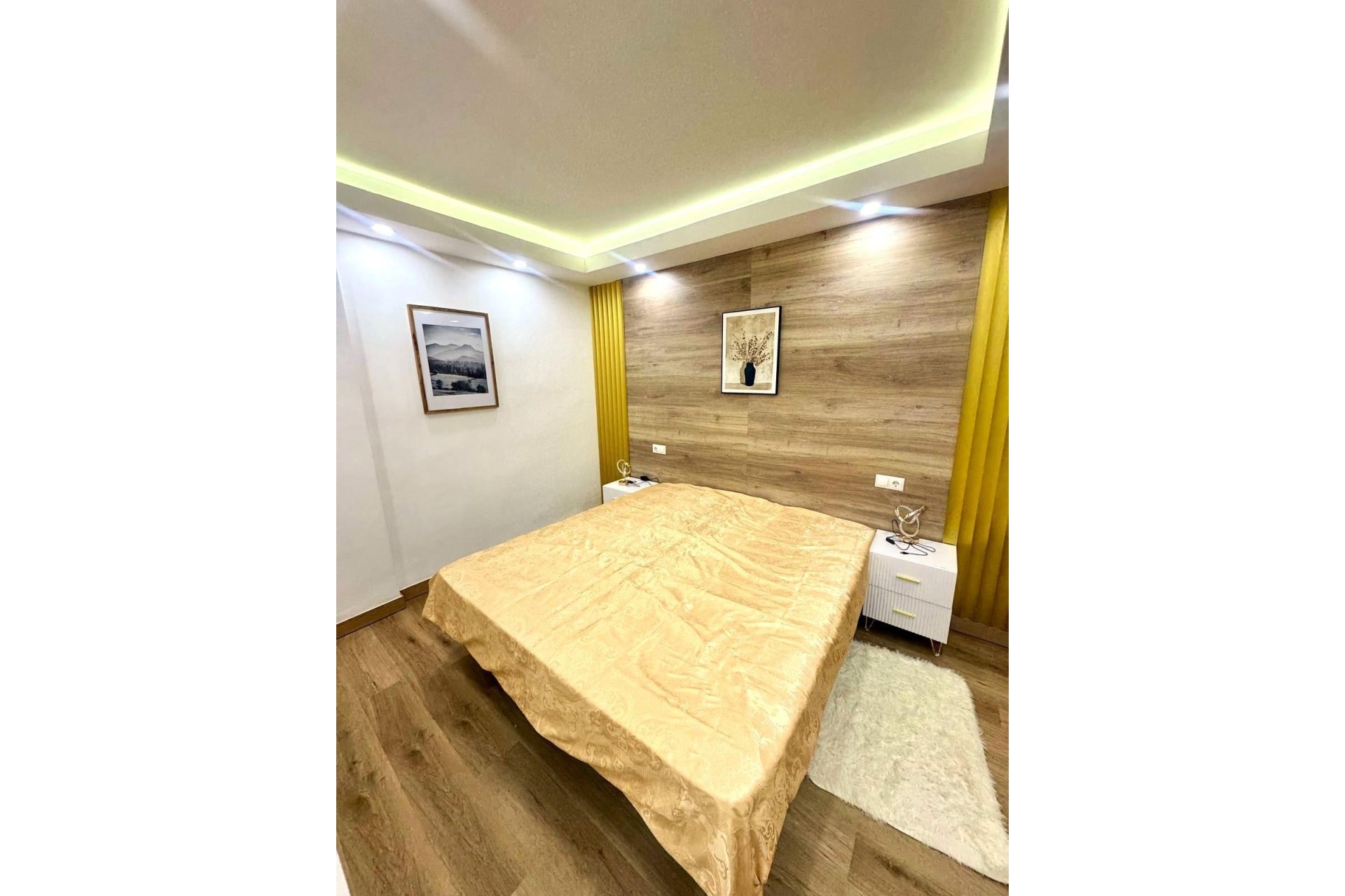 Segunda mano - Apartamento -
Torrevieja - Centro - Muelle Pesquero