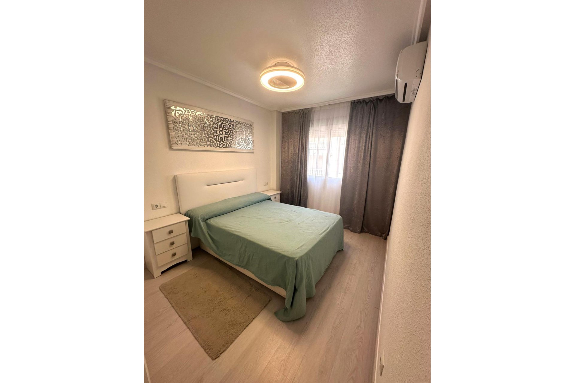 Segunda mano - Apartamento -
Torrevieja - Centro