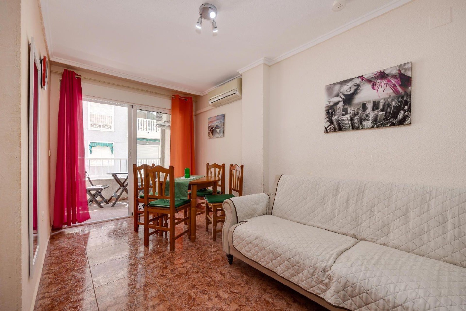 Segunda mano - Apartamento -
Torrevieja - Centro