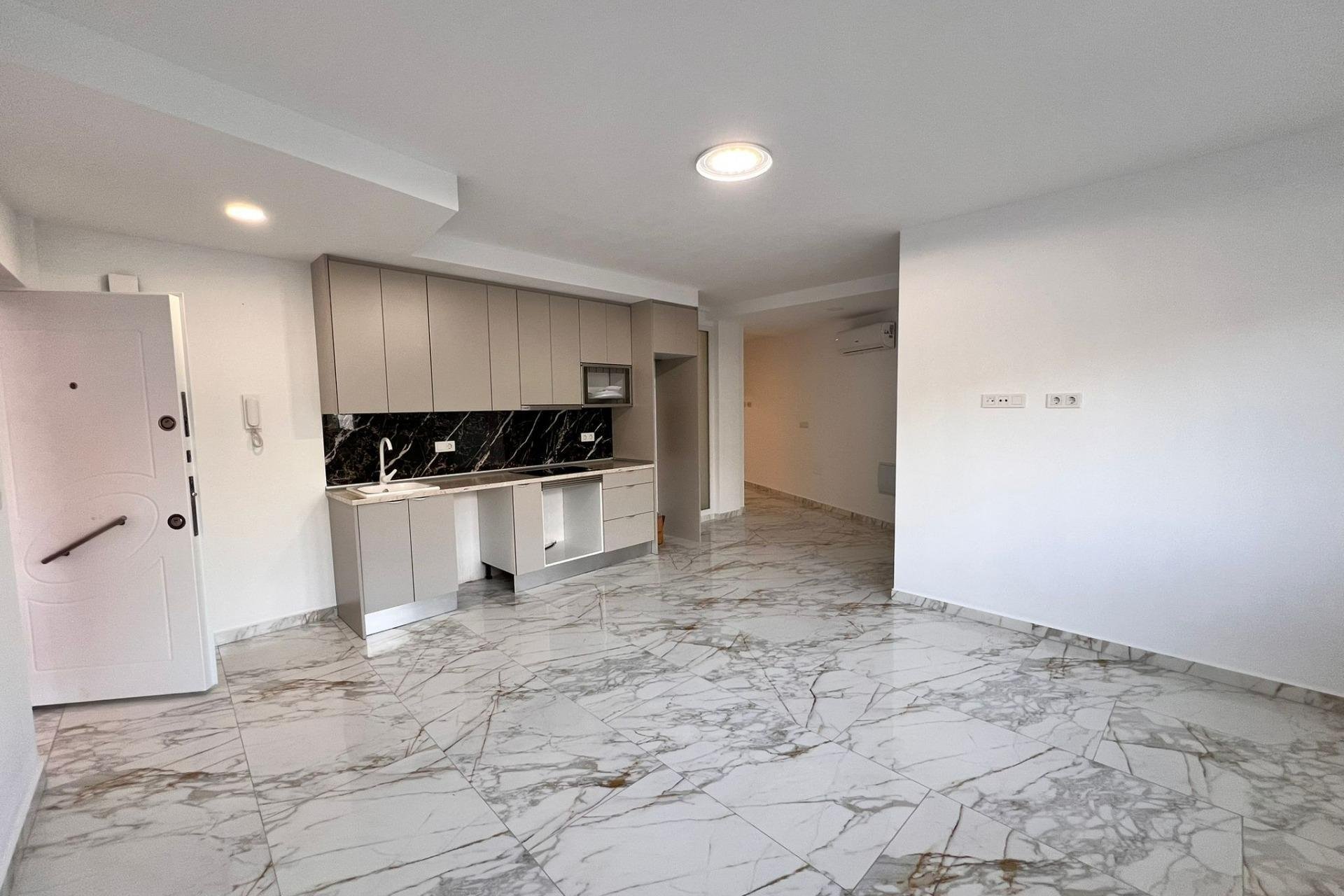 Segunda mano - Apartamento -
Torrevieja - Centro