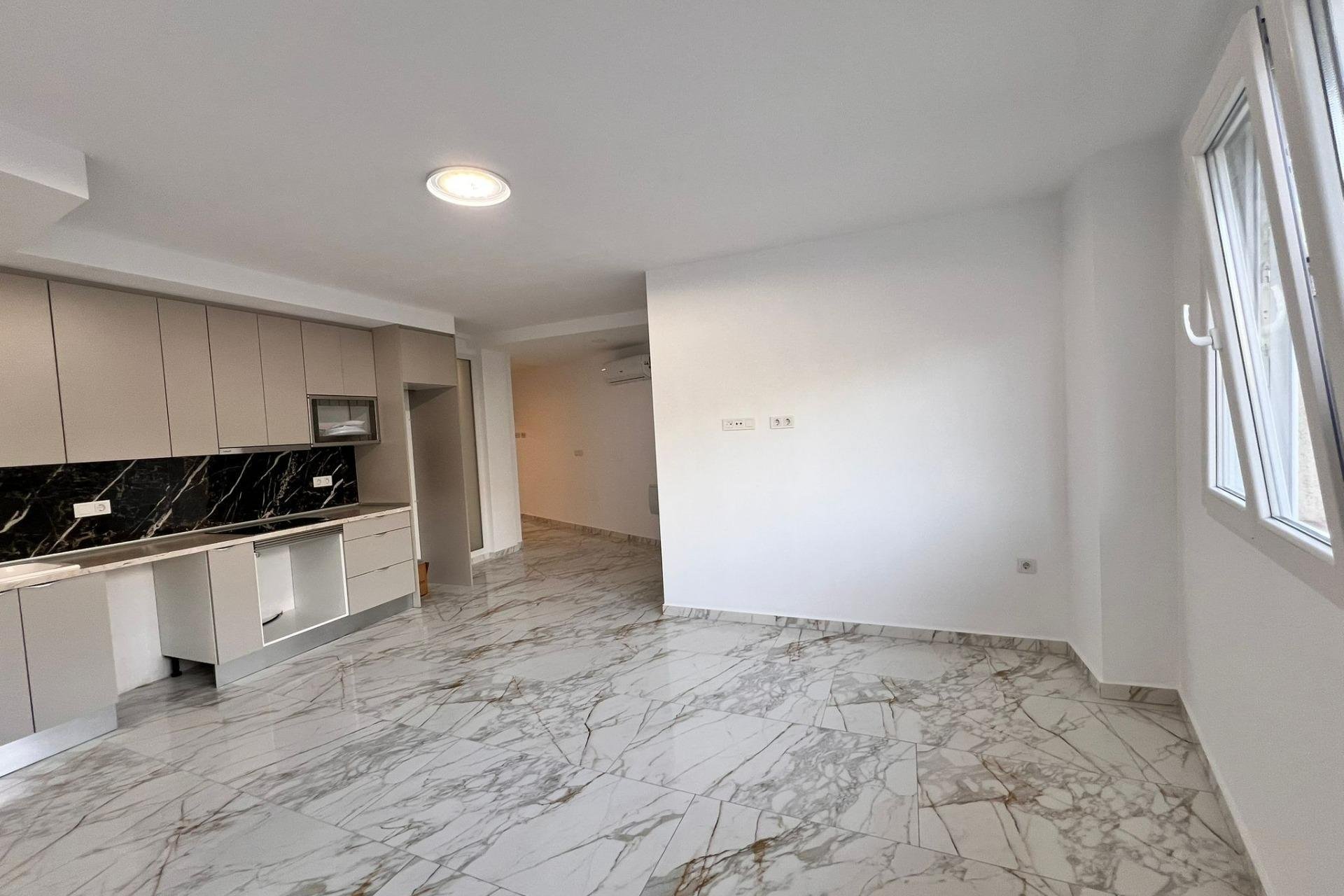 Segunda mano - Apartamento -
Torrevieja - Centro