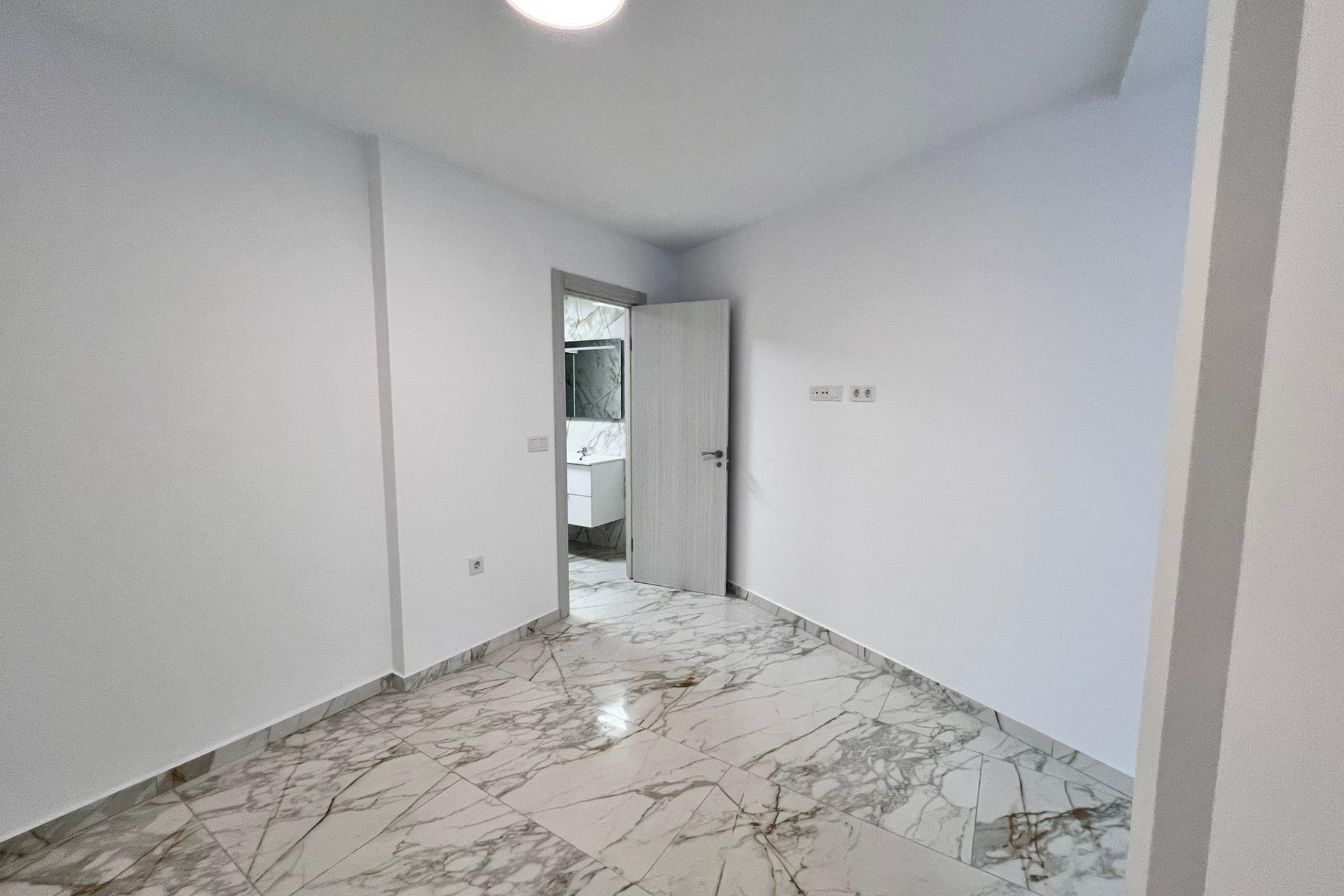 Segunda mano - Apartamento -
Torrevieja - Centro
