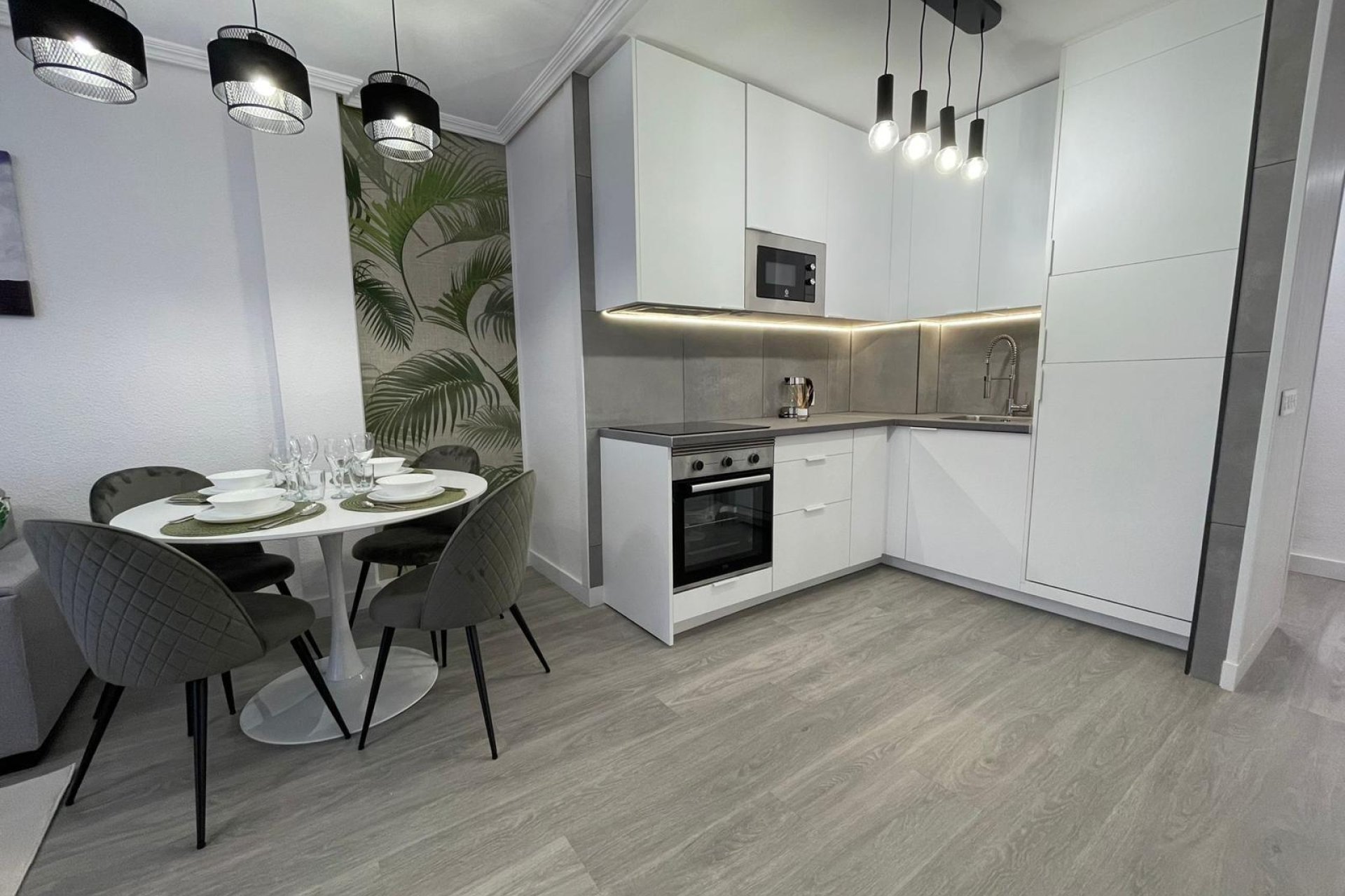 Segunda mano - Apartamento -
Torrevieja - Centro