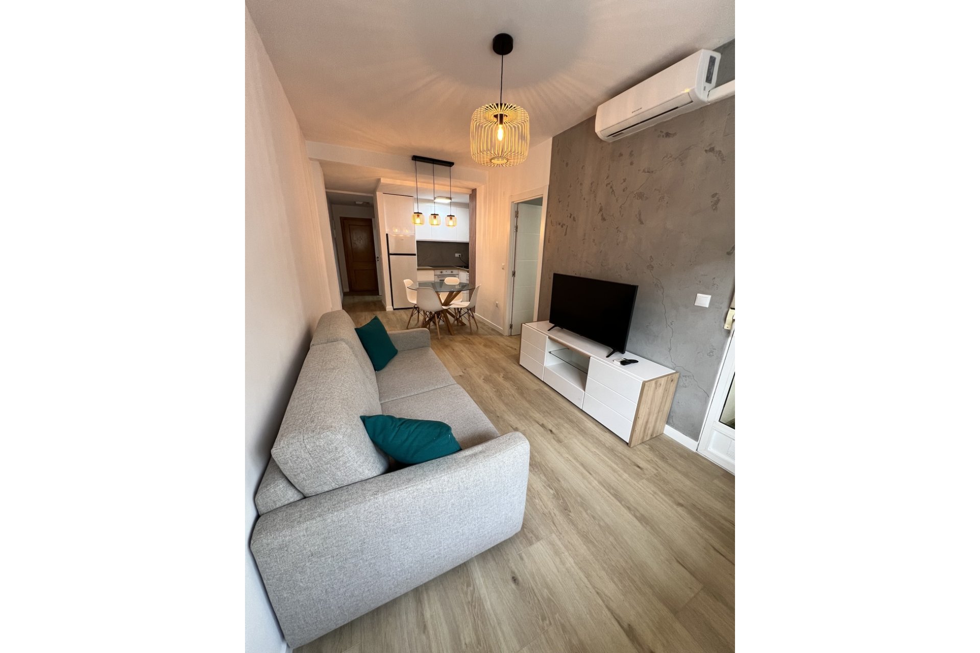 Segunda mano - Apartamento -
Torrevieja - Centro