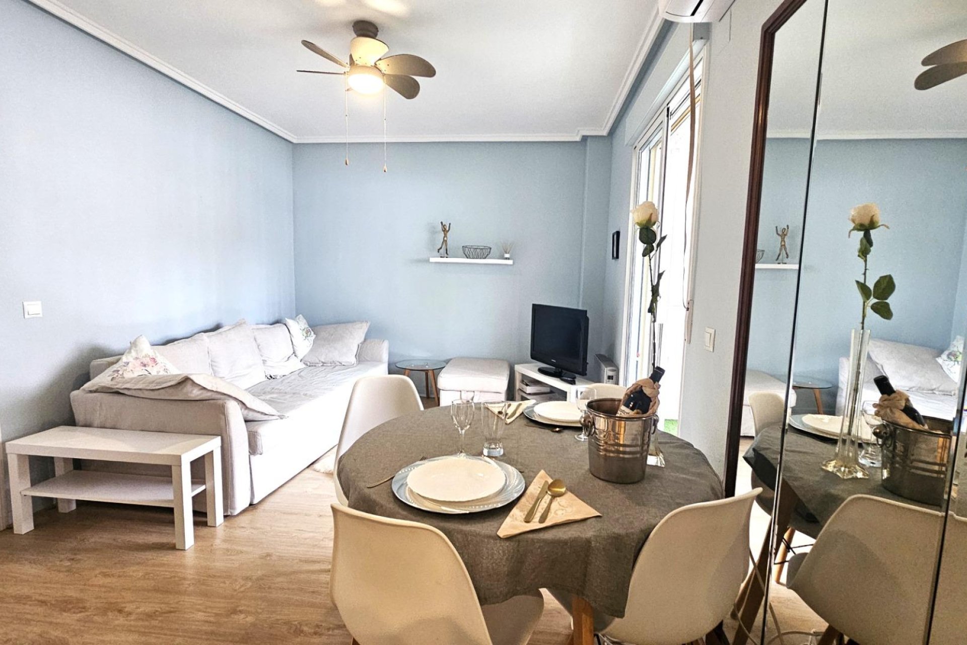 Segunda mano - Apartamento -
Torrevieja - Centro