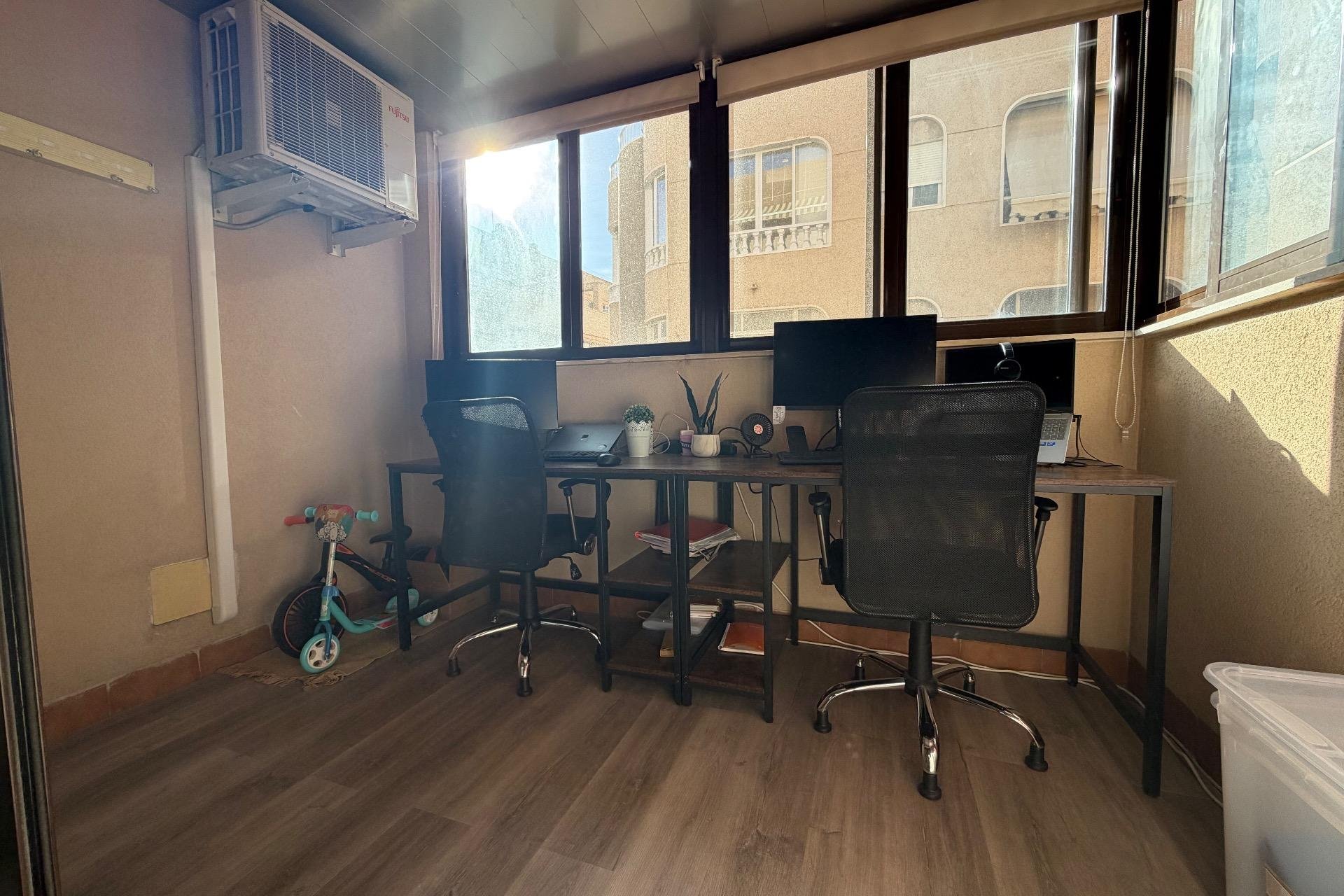 Segunda mano - Apartamento -
Torrevieja - Centro