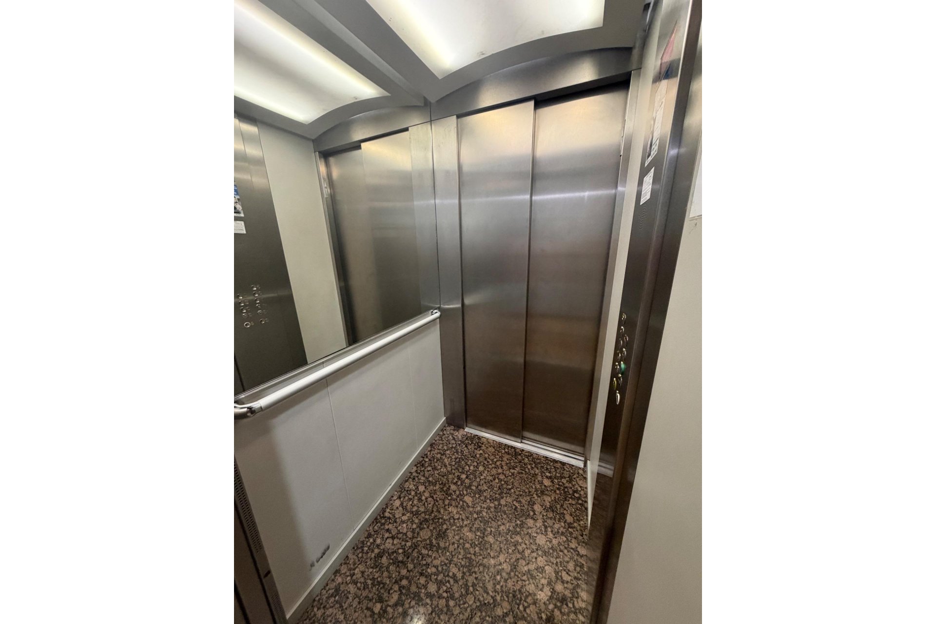 Segunda mano - Apartamento -
Torrevieja - Centro