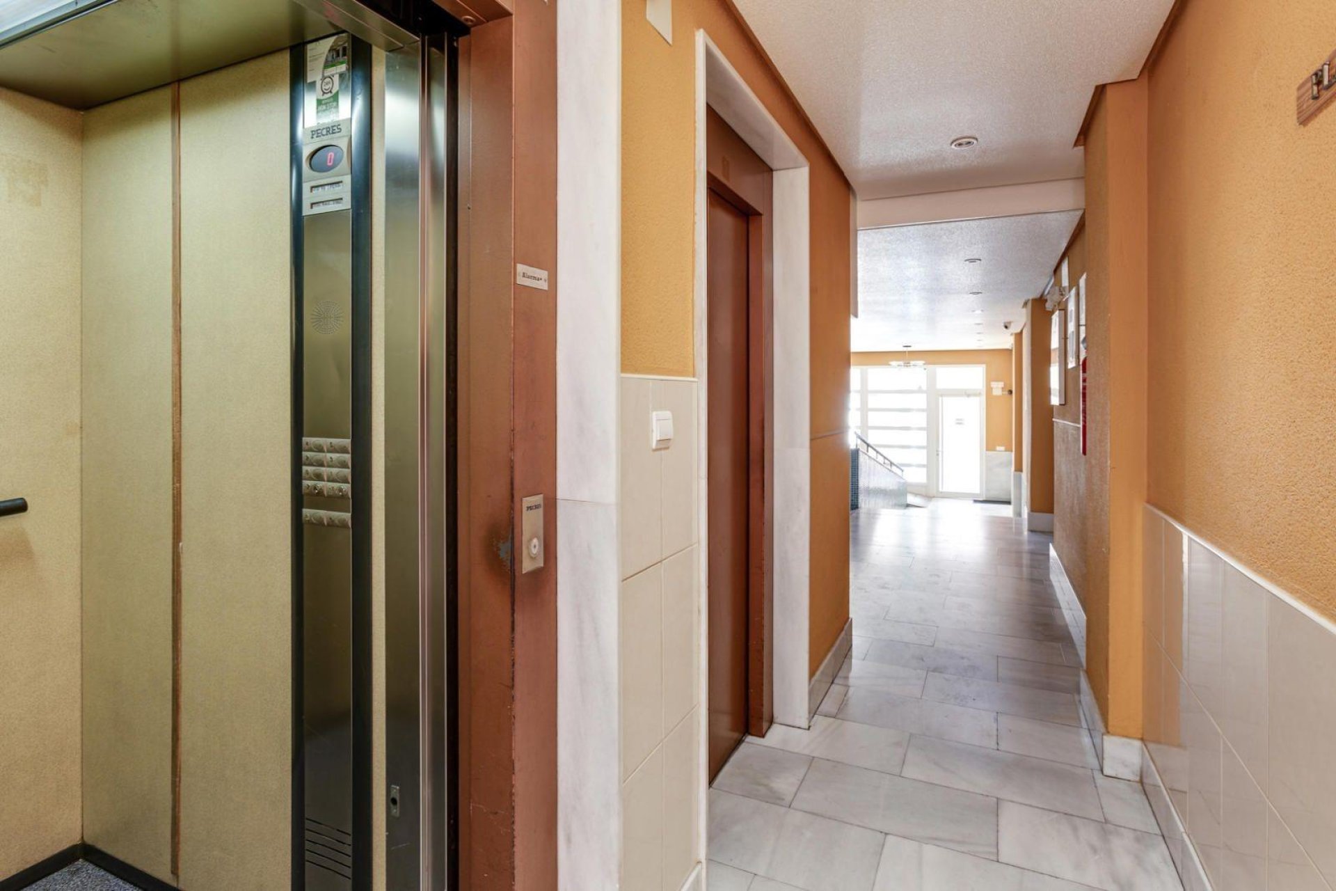 Segunda mano - Apartamento -
Torrevieja - Centro